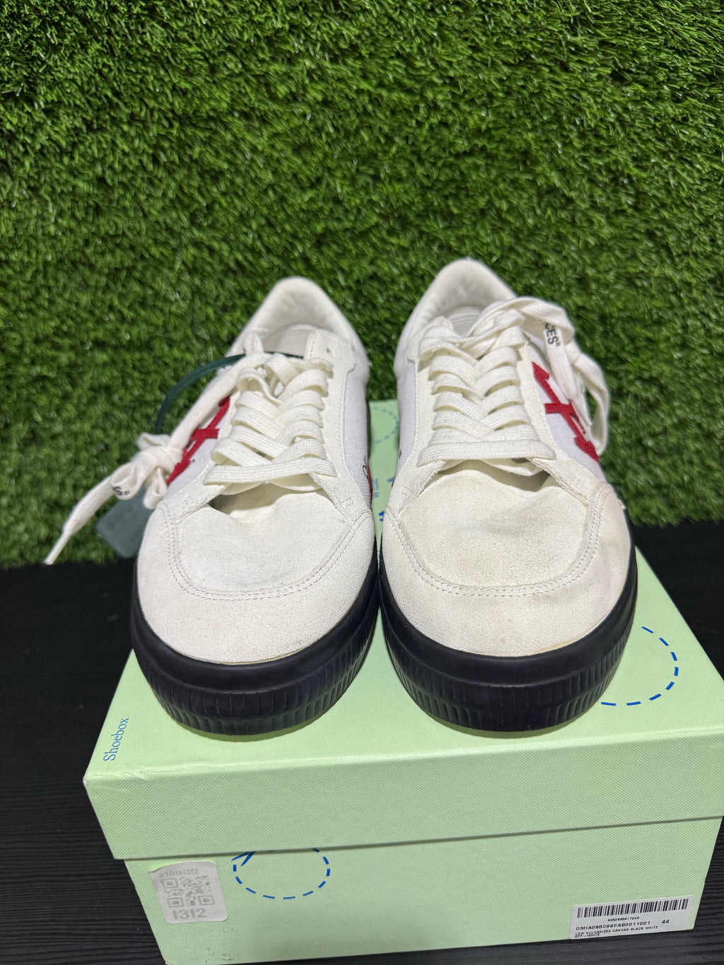 Off white vulcanized black white red