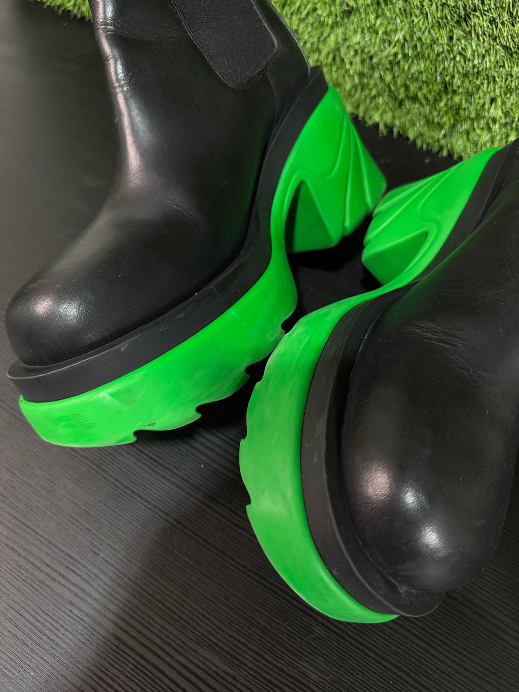 Bottega Veneta Chelsea Boot Black/Green