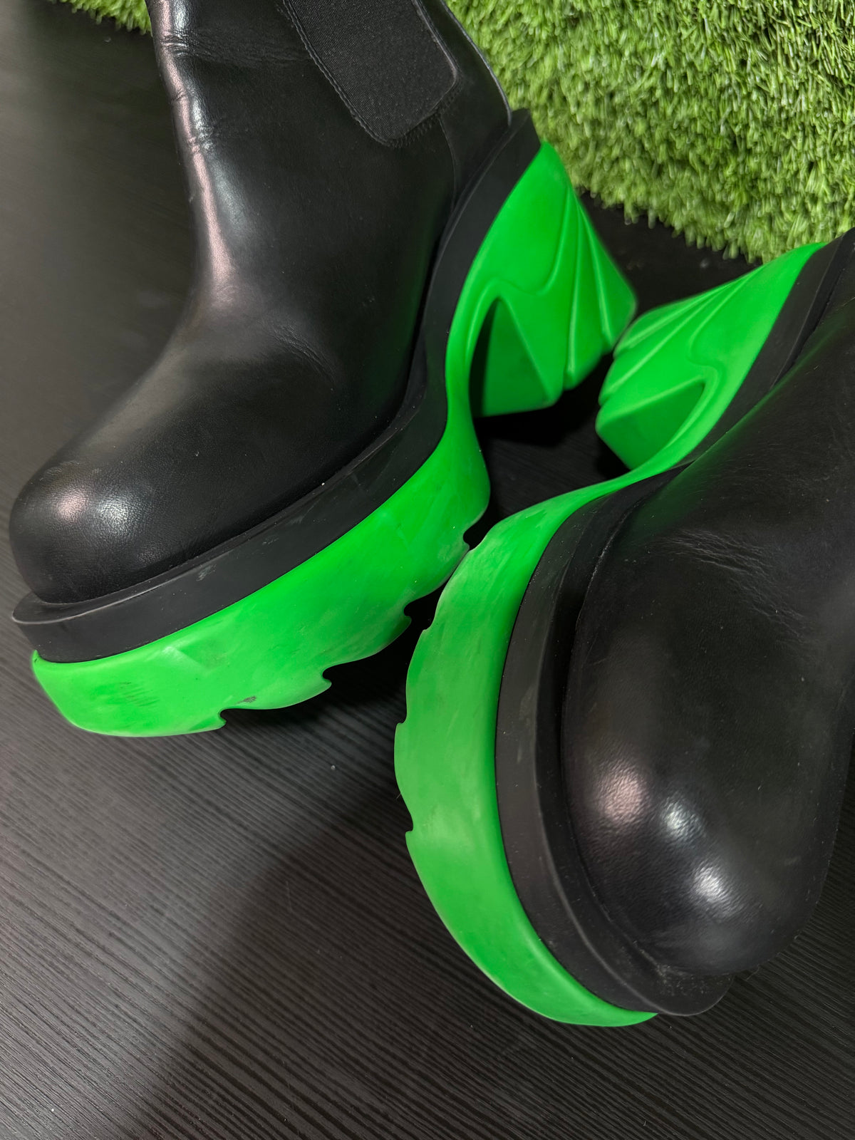 Bottega Veneta Chelsea Boot Black/Green