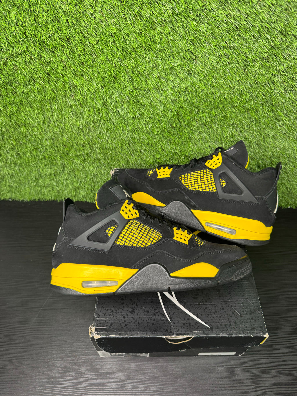 Jordan 4 Retro yellow thunder