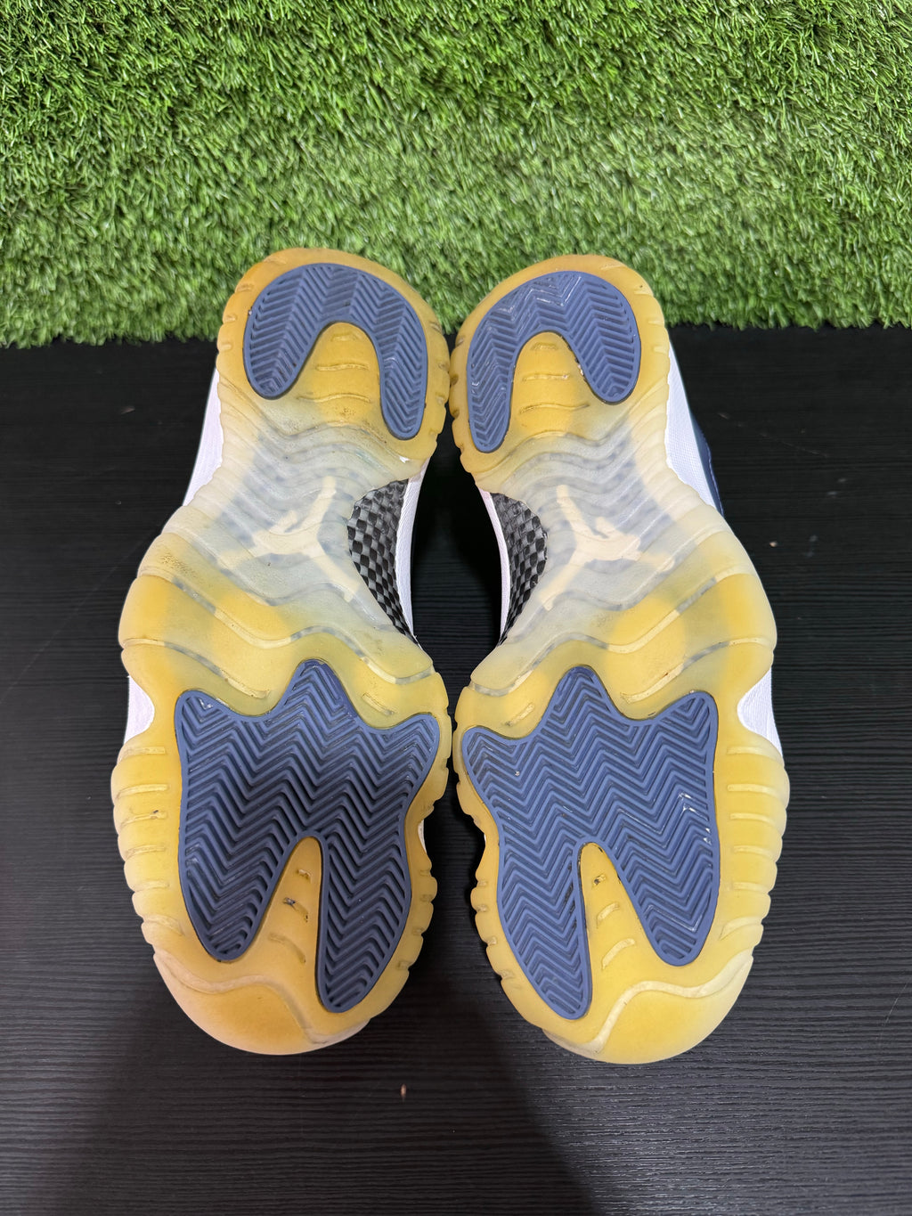 Jordan 11 Retro Low Diffused Blue
