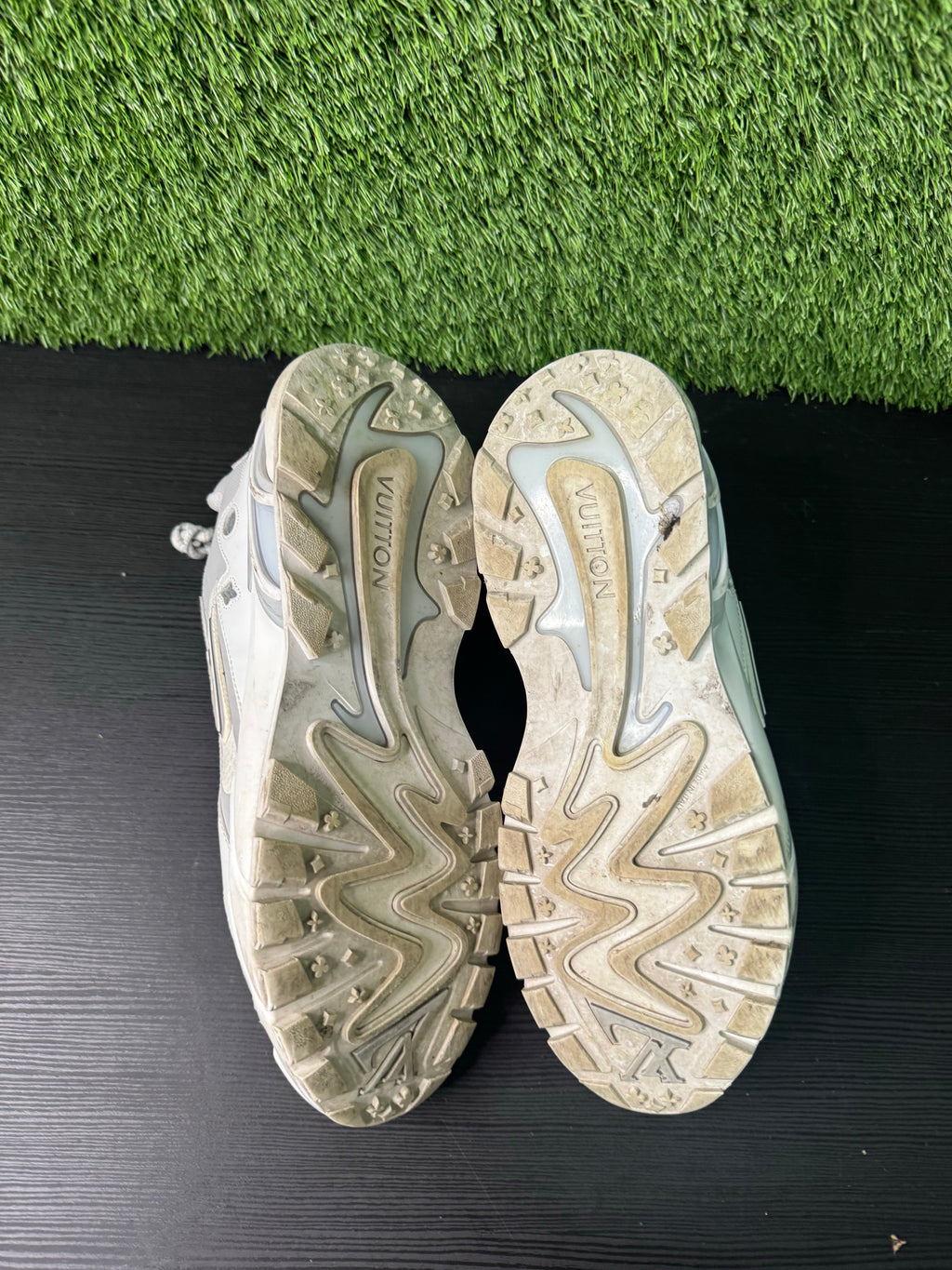 Louis Vuitton white/grey trainer