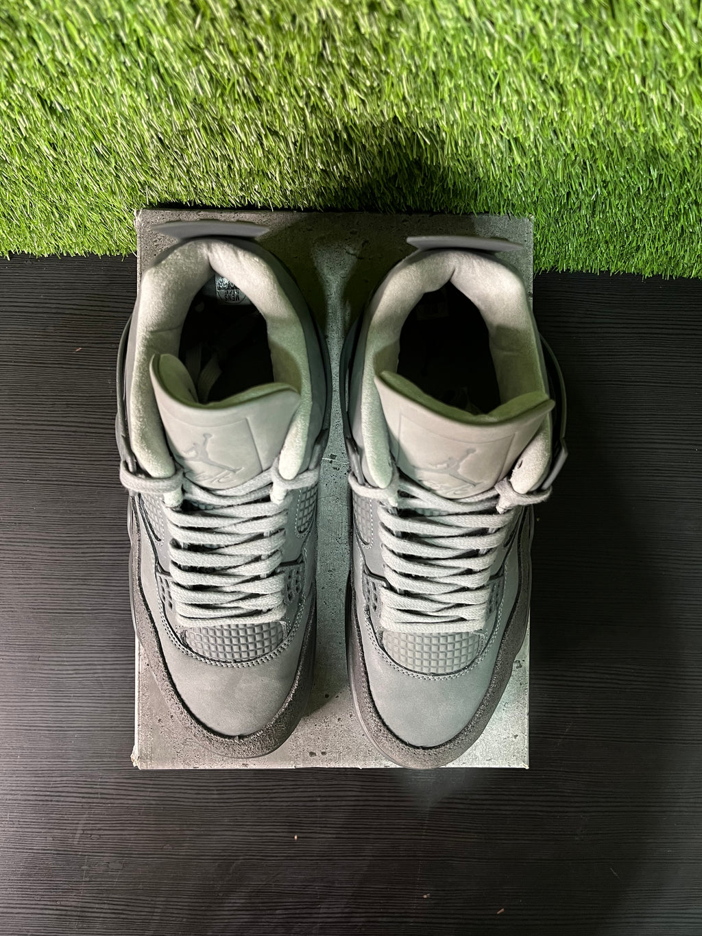 Jordan 4 Retro Paris wet cement