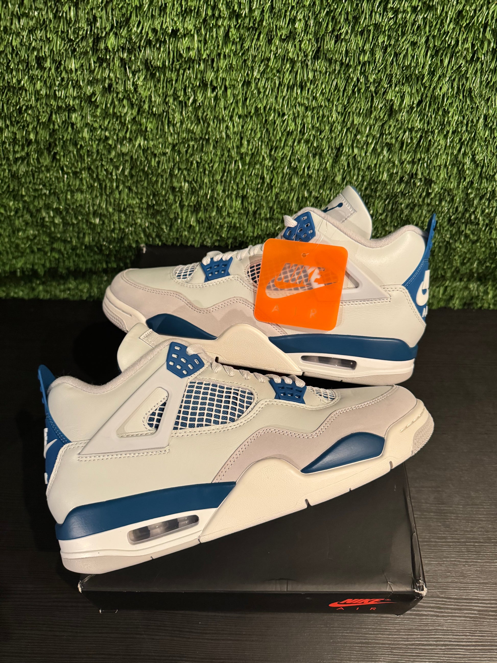 Jordan 4 military blue