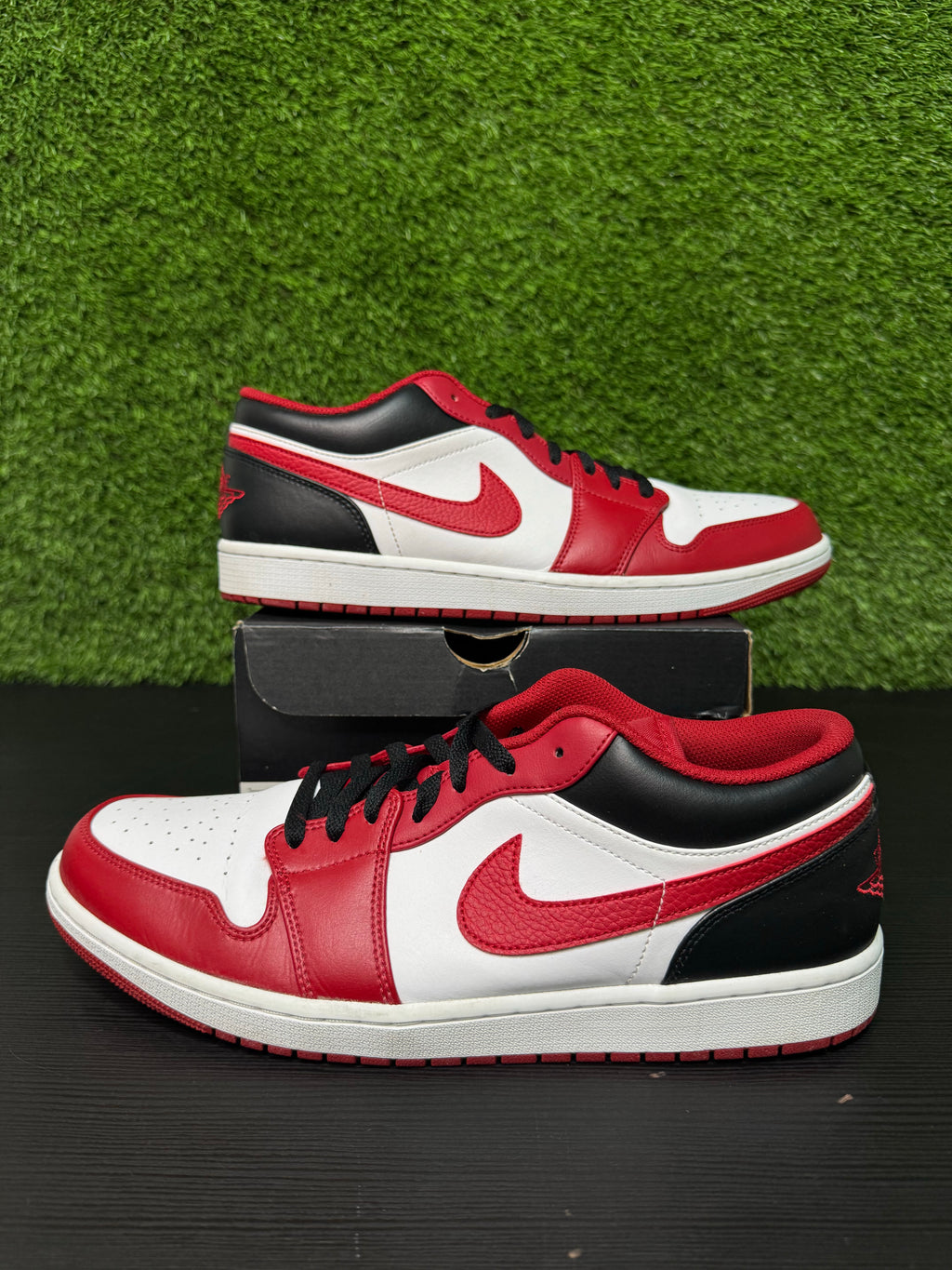 Jordan 1 Low Bulls