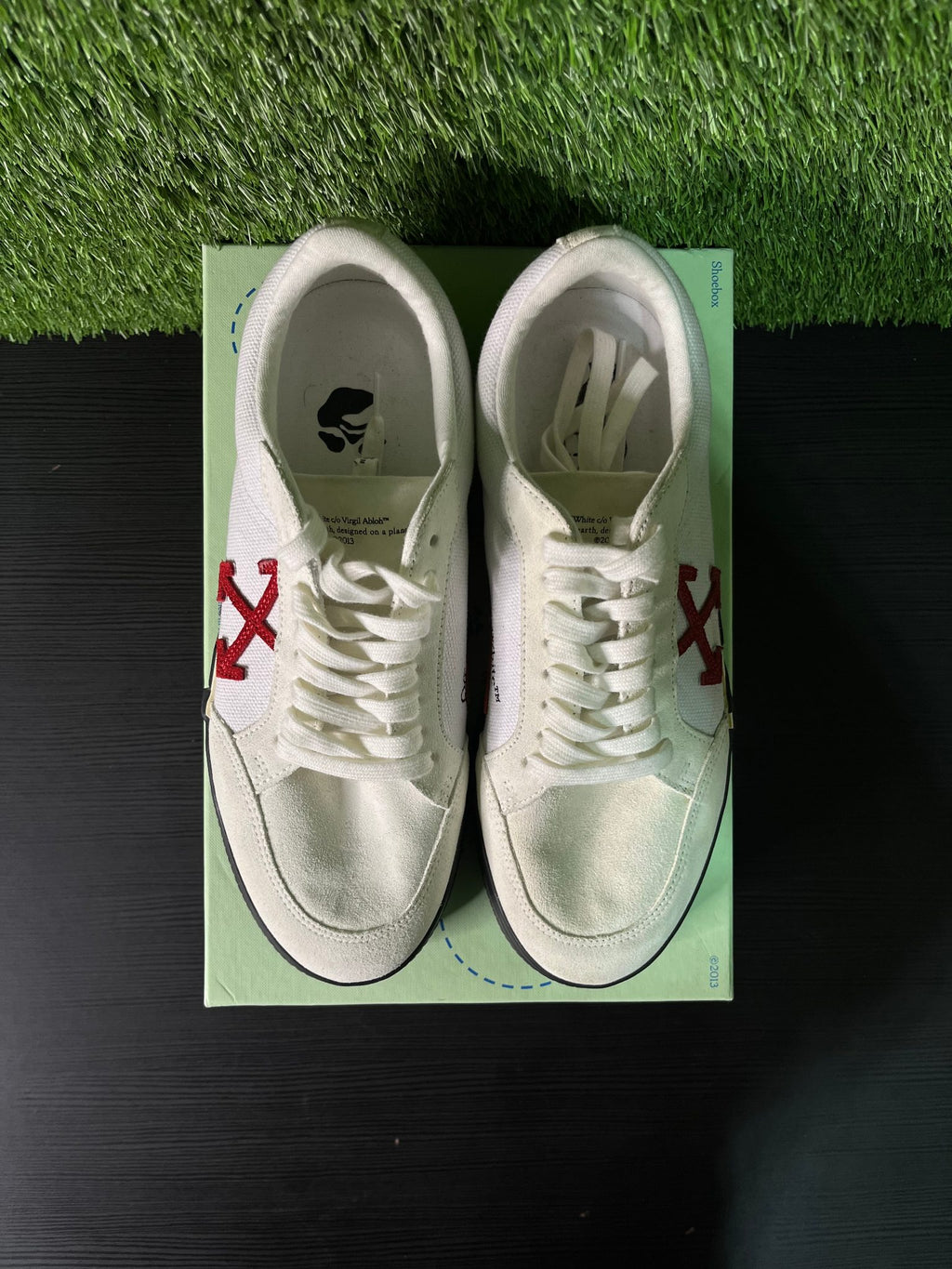 Off white vulcanized black white red