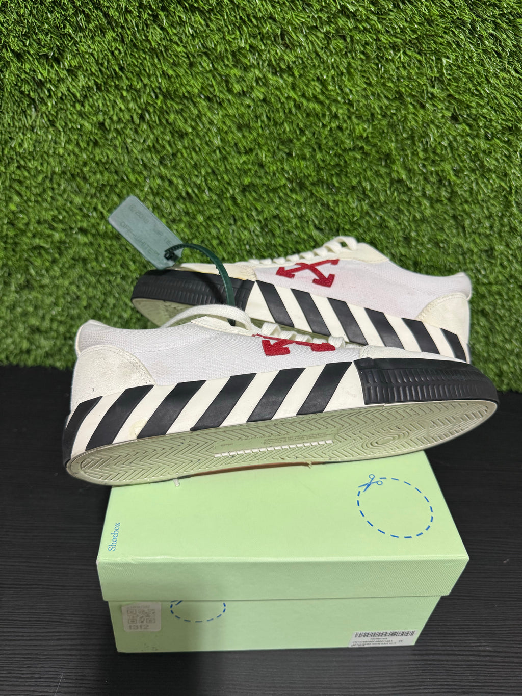 Off white vulcanized black white red