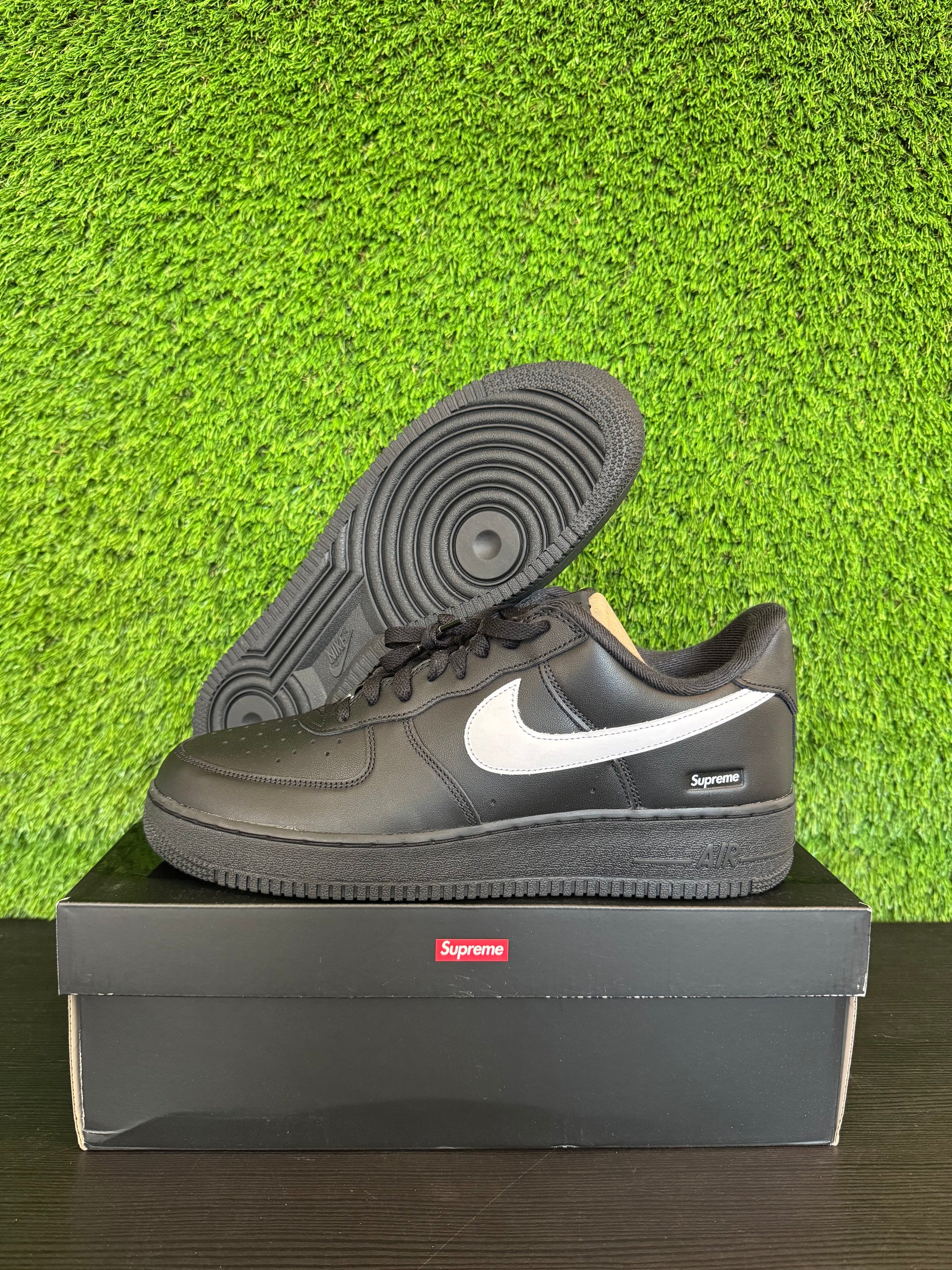 Nike Air Force 1 Low Supreme Black White