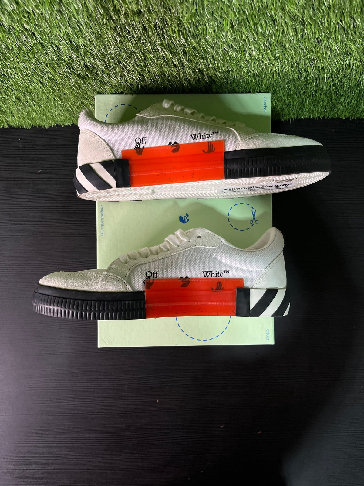 Off white vulcanized black white red
