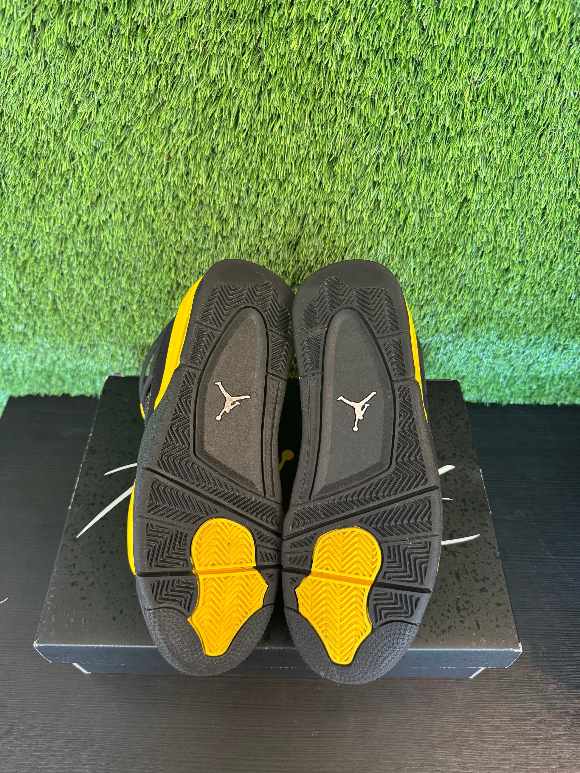 Jordan 4 Retro Thunder (2023)