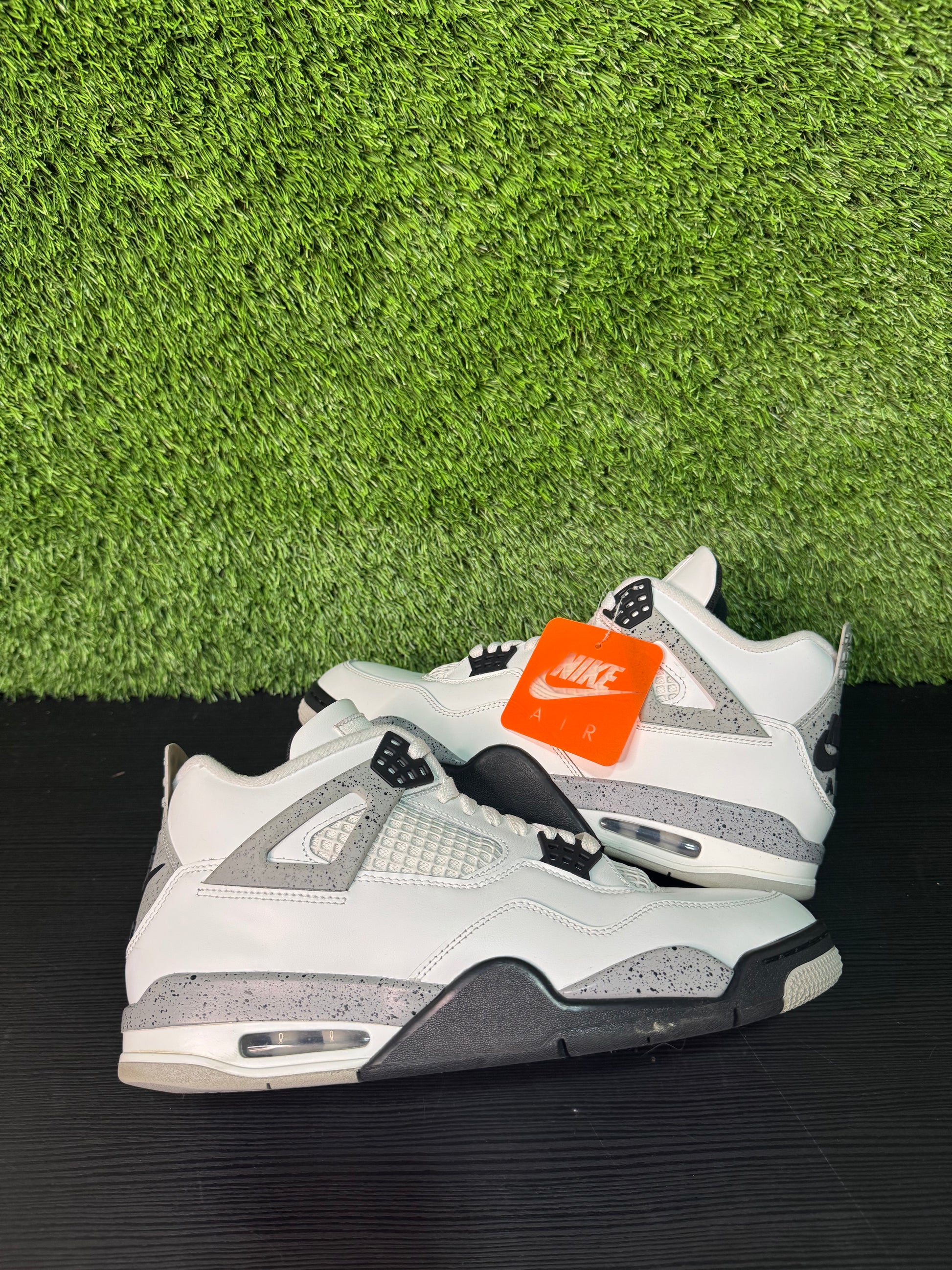 Jordan Retro 4 White cement