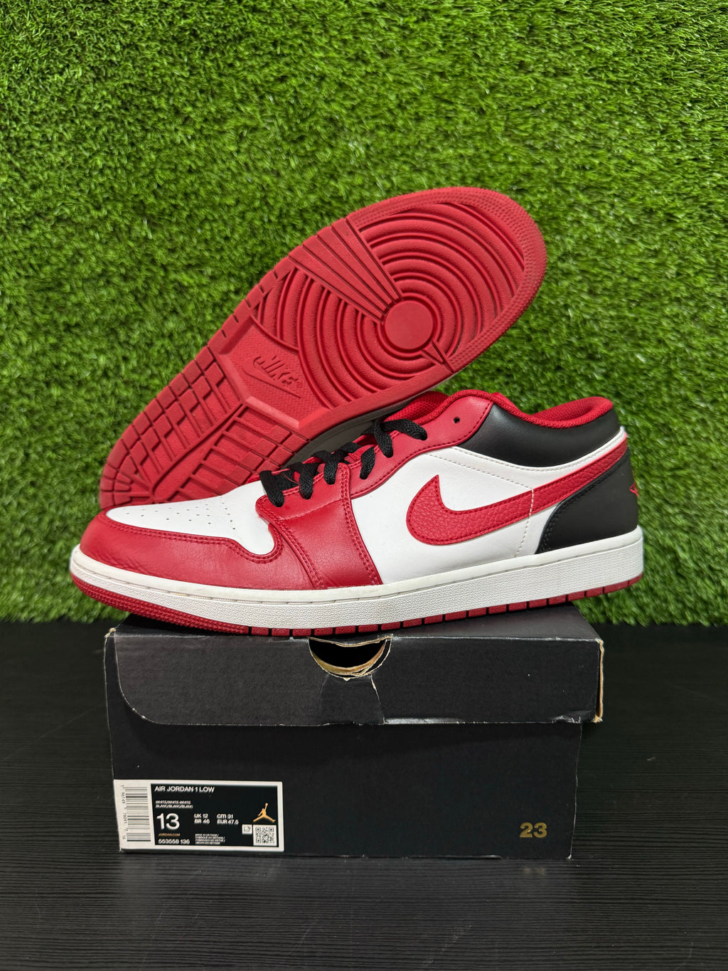 Jordan 1 Low Bulls