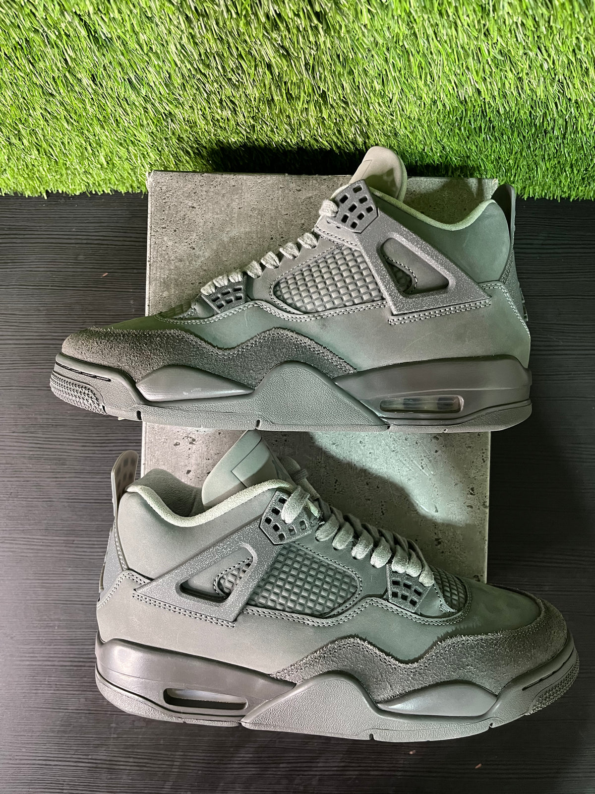 Jordan 4 Retro Paris wet cement