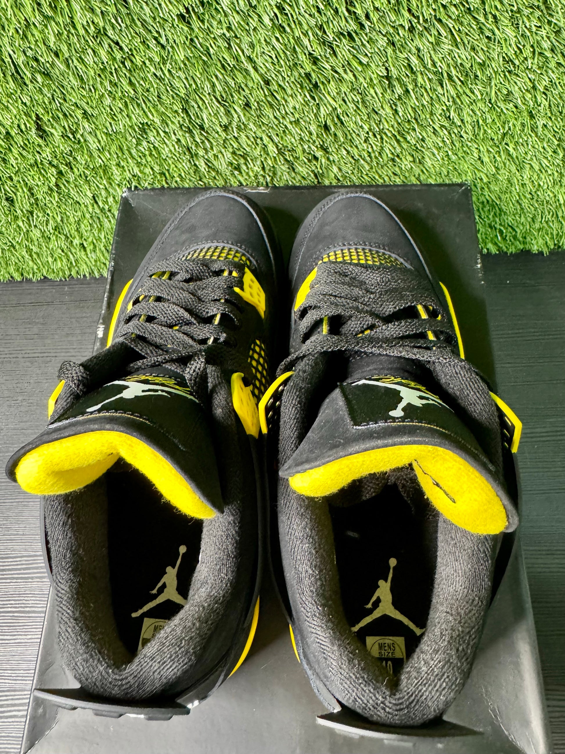 Jordan 4 Retro Thunder (2023)
