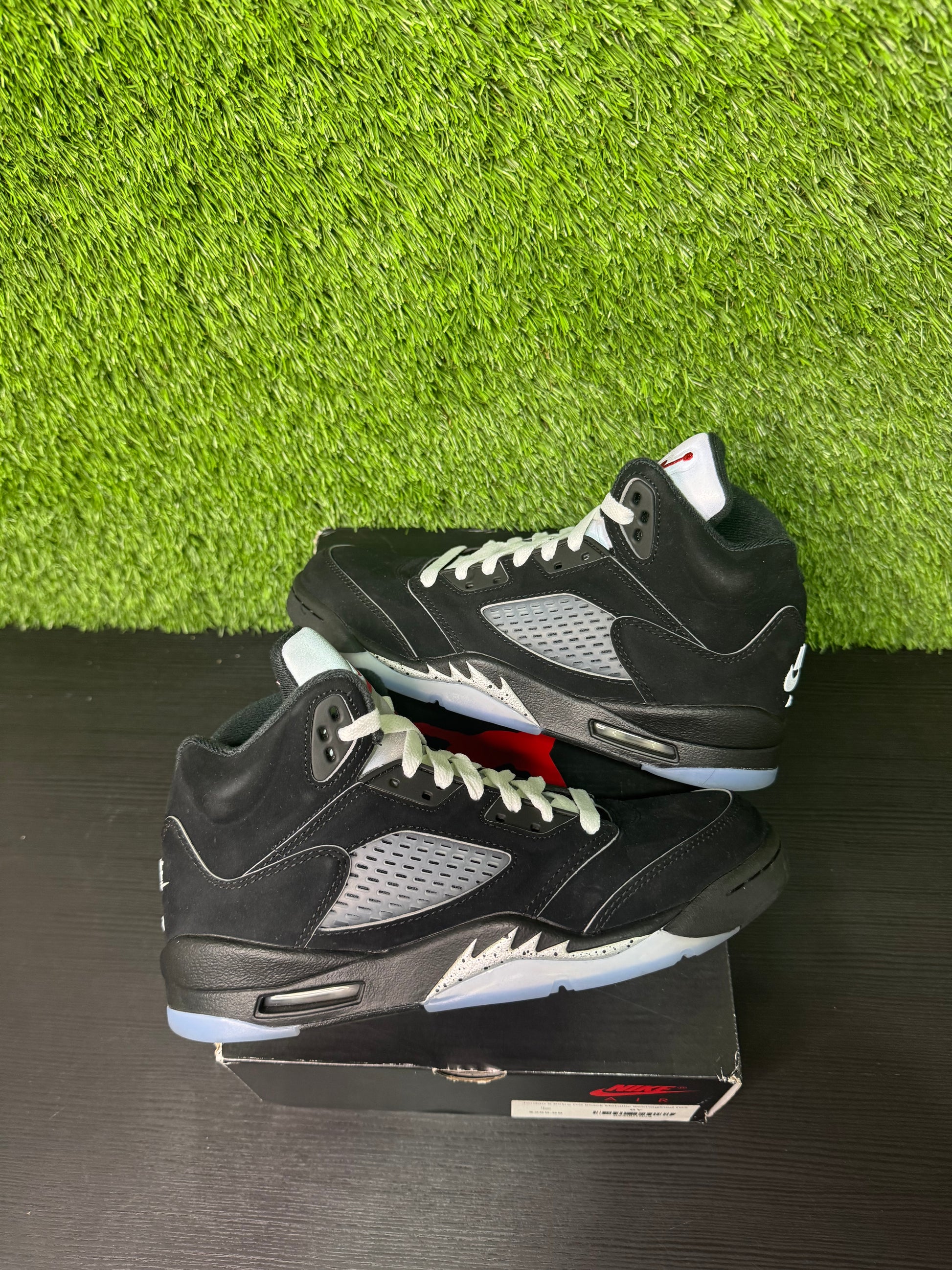 Jordan 5 metallic black