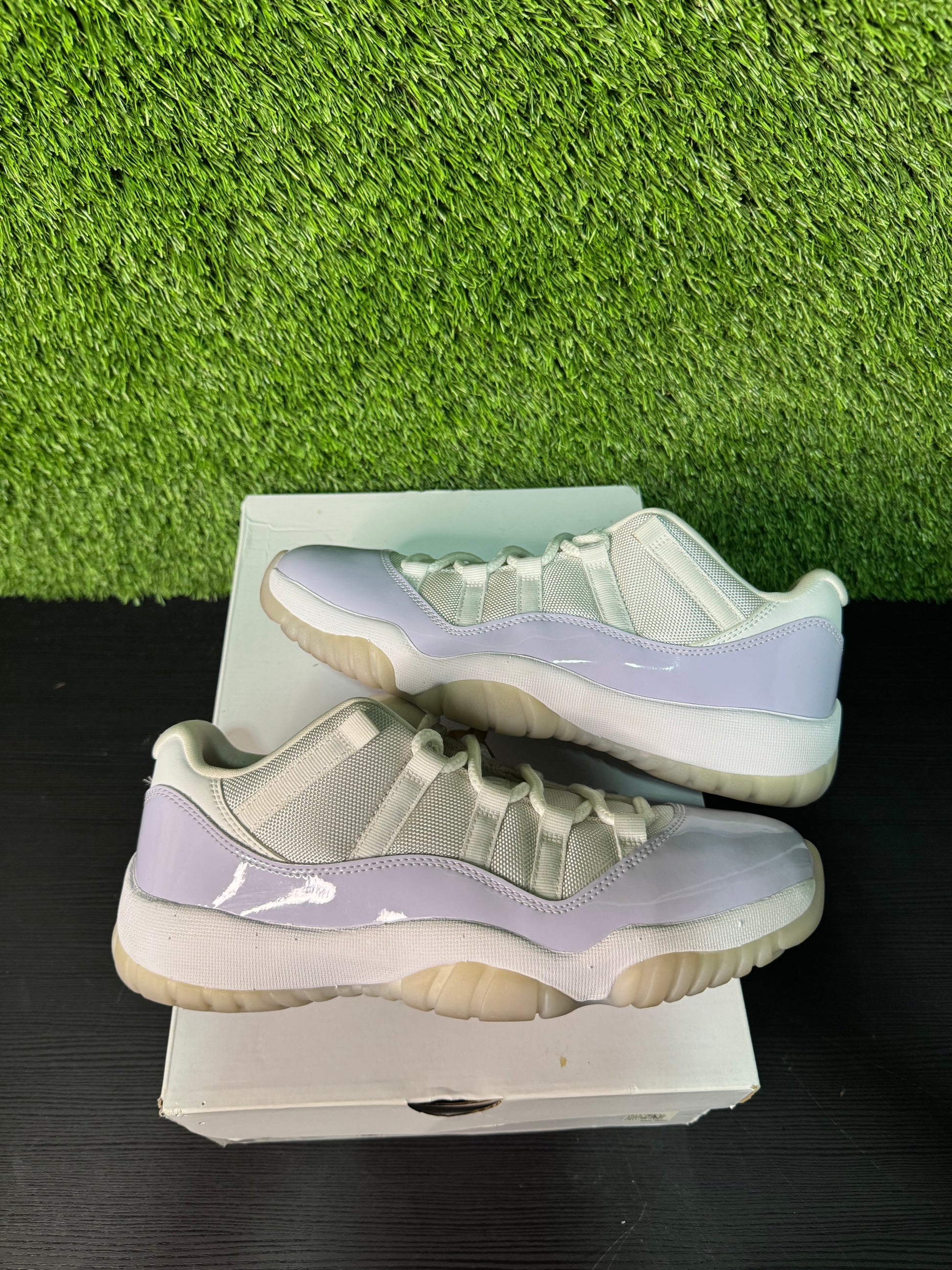 Jordan 11 Retro low Pure violet
