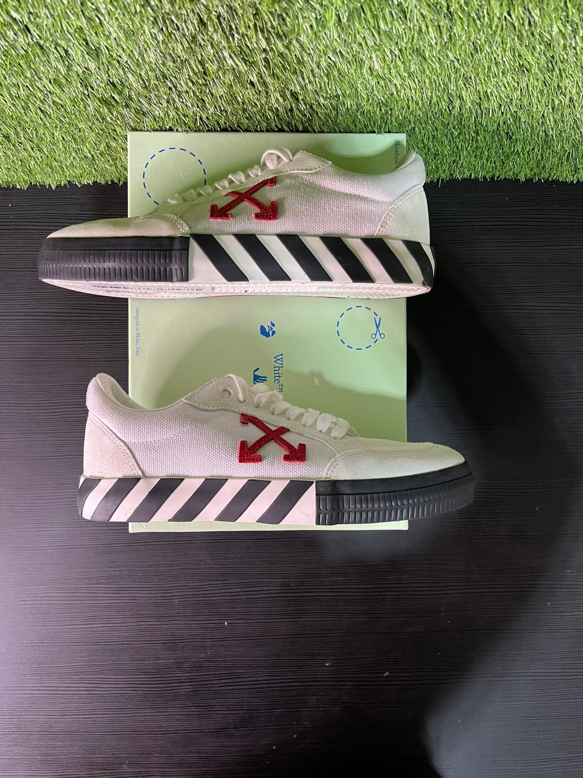 Off white vulcanized black white red