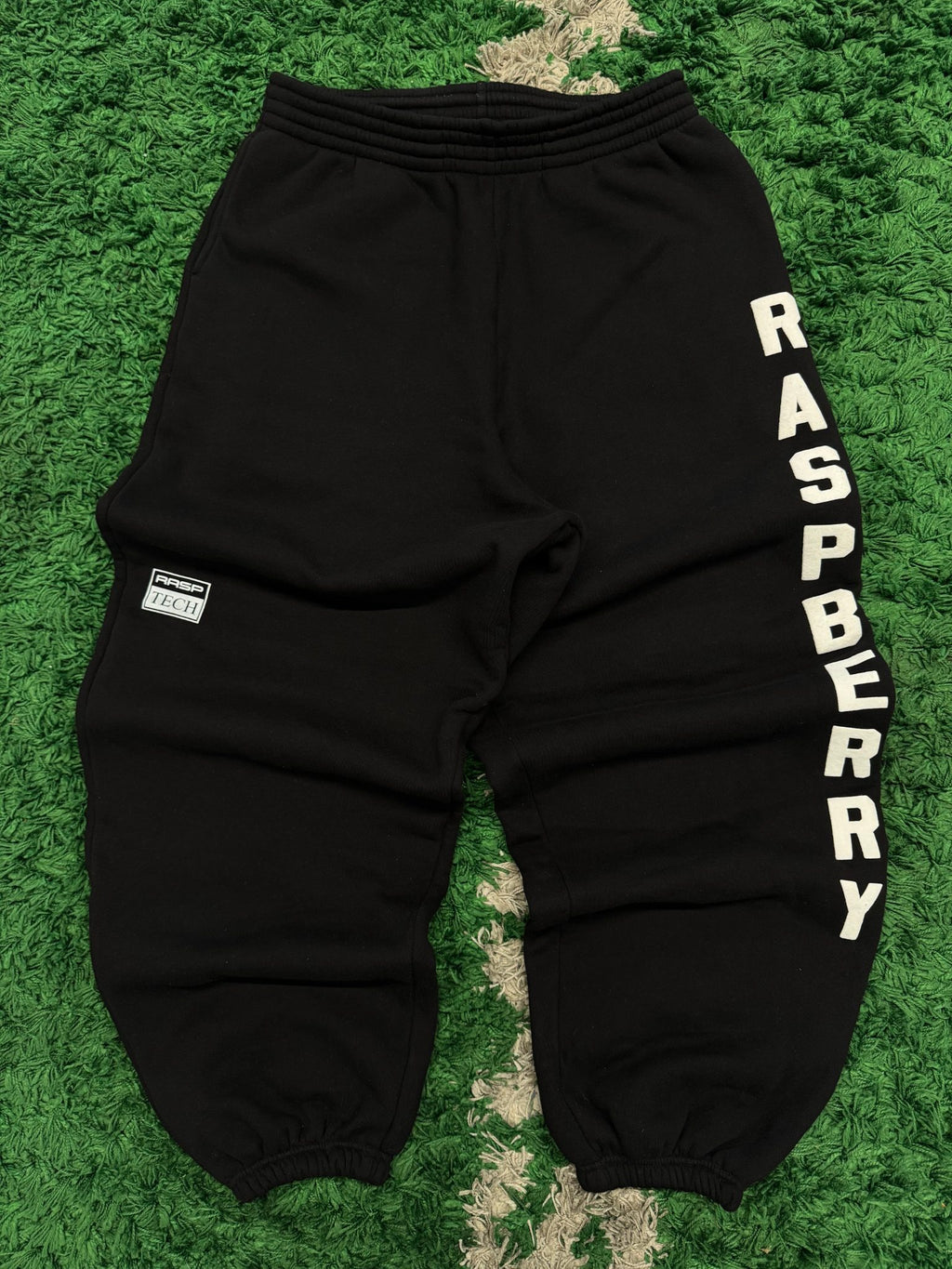 GV Gallery Raspberry Weekday Sweatpants