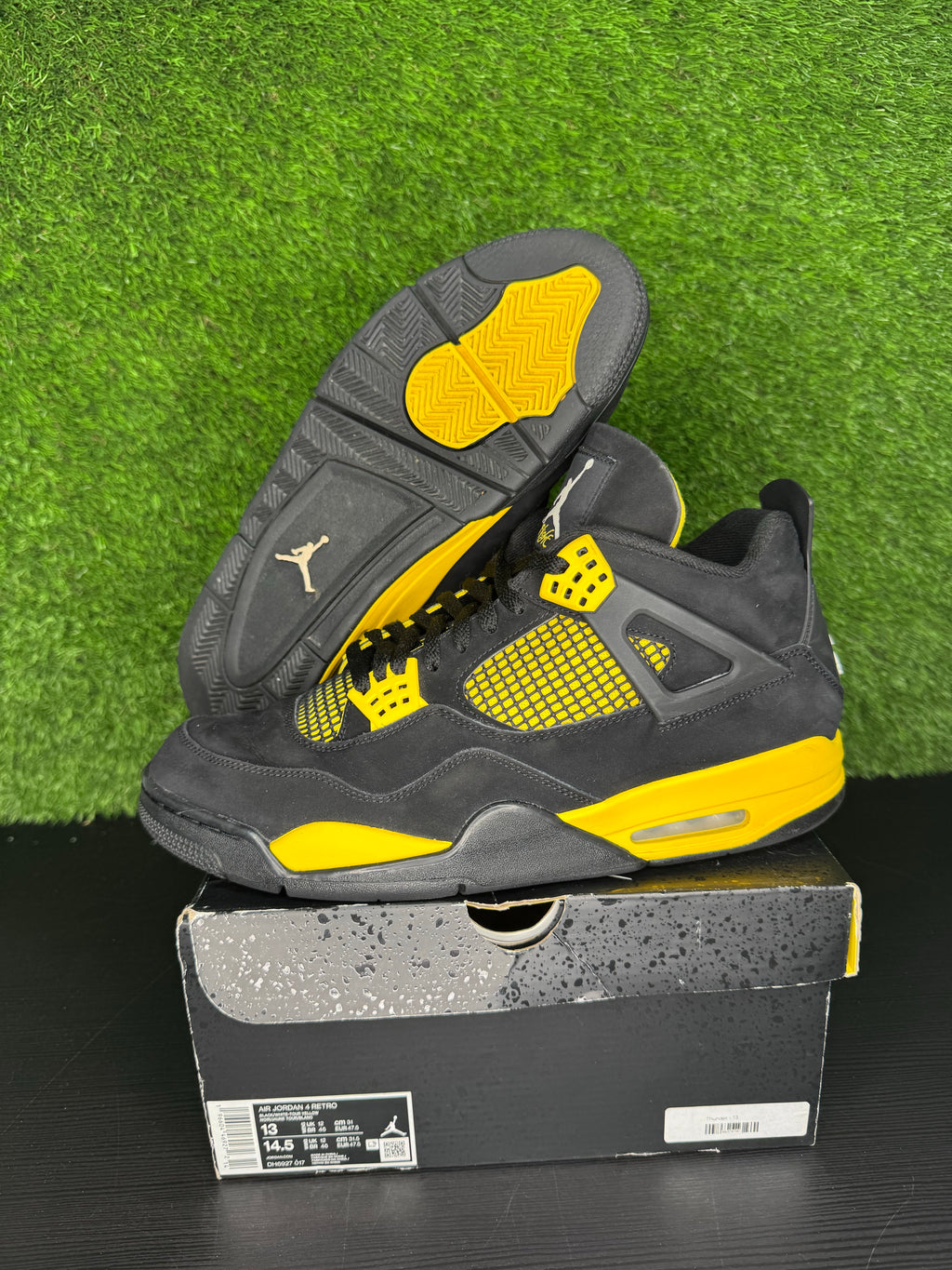 Jordan 4 Retro Thunder (2023)