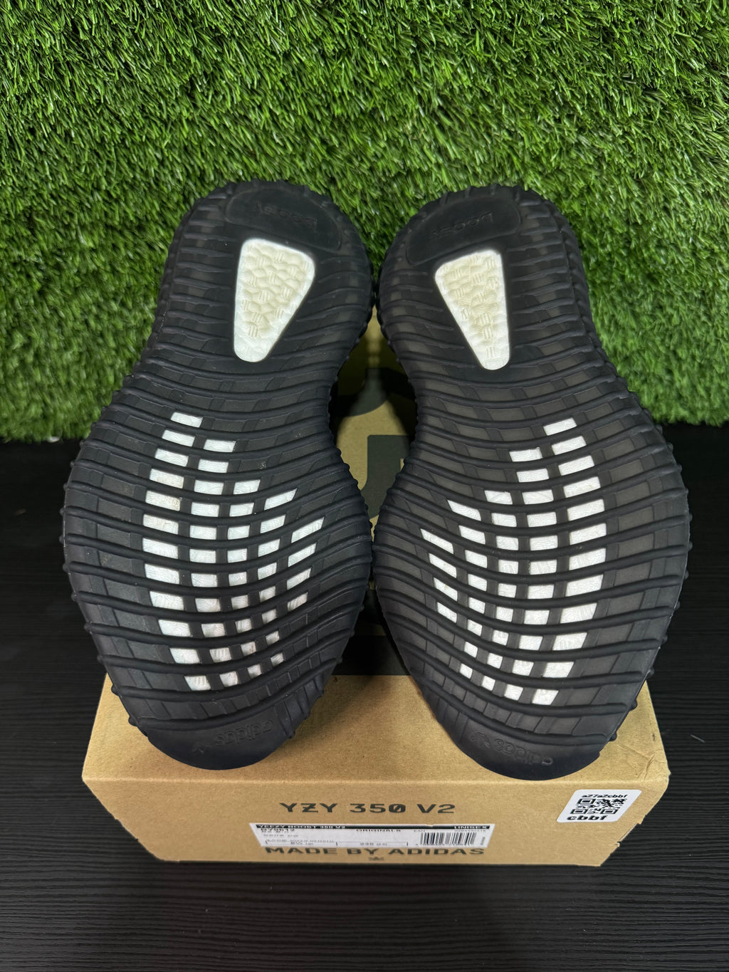 adidas Yeezy Boost 350 V2 Core Black Red