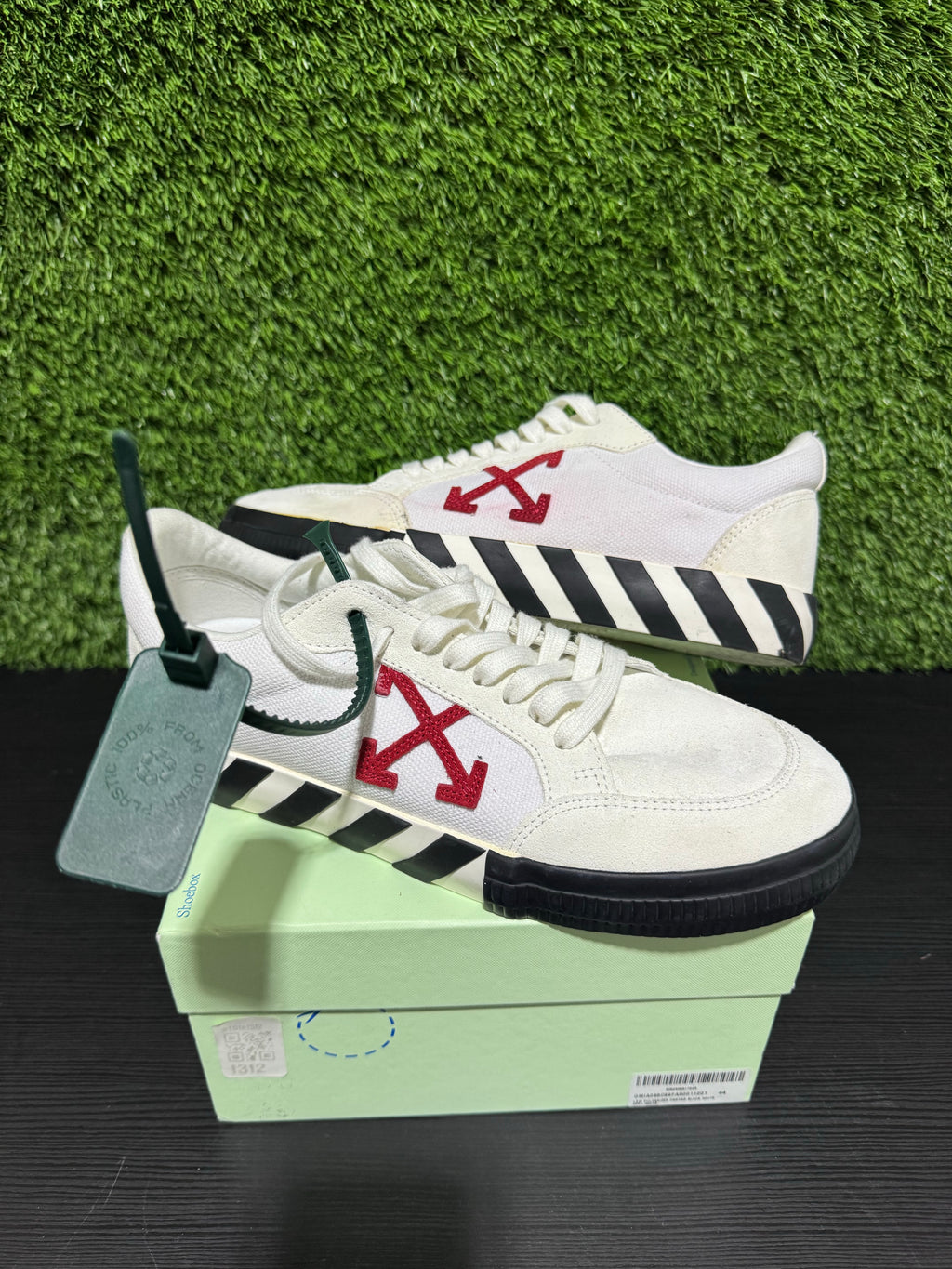 Off white vulcanized black white red