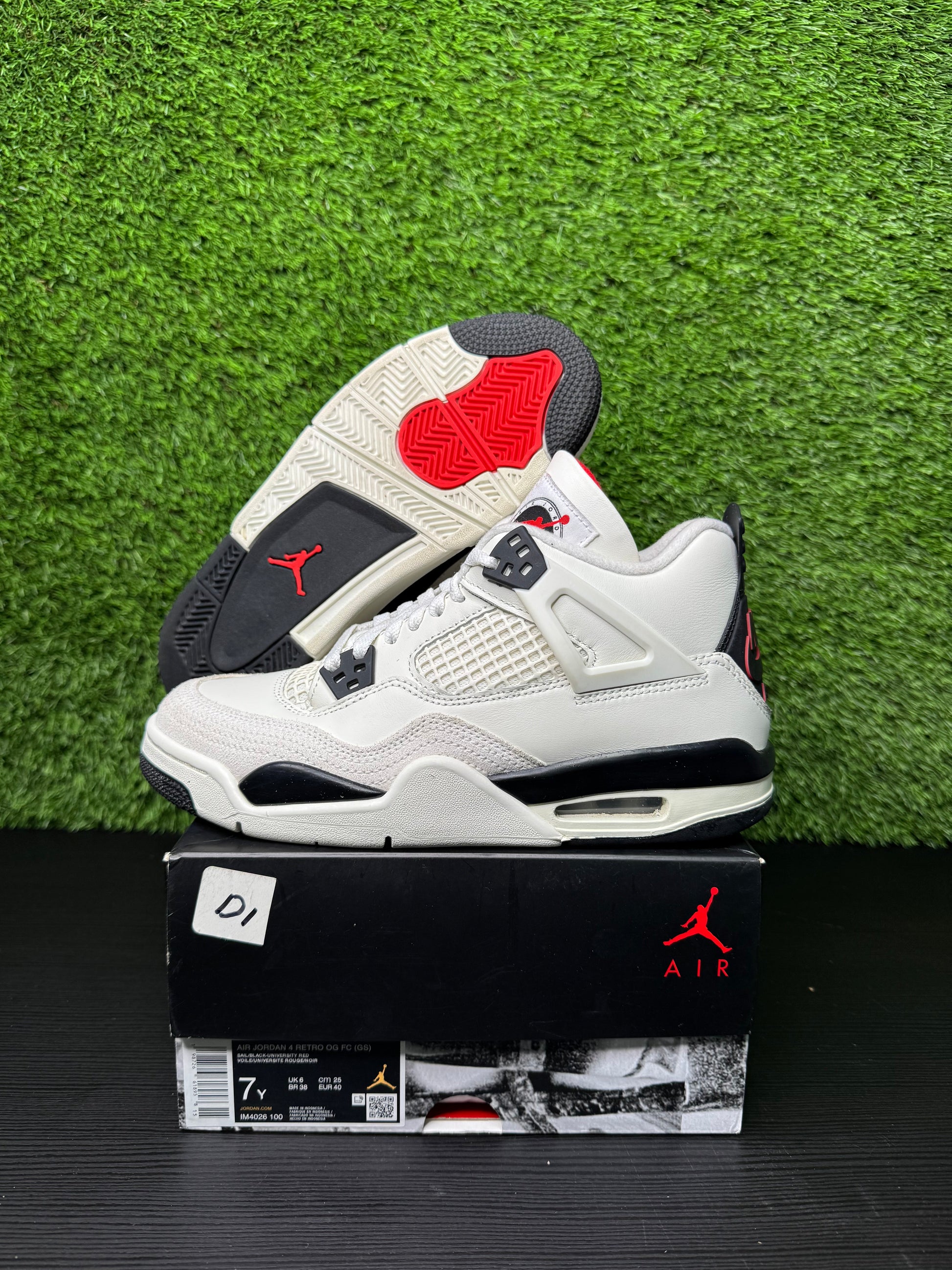 Jordan 4 Retro Flight Club