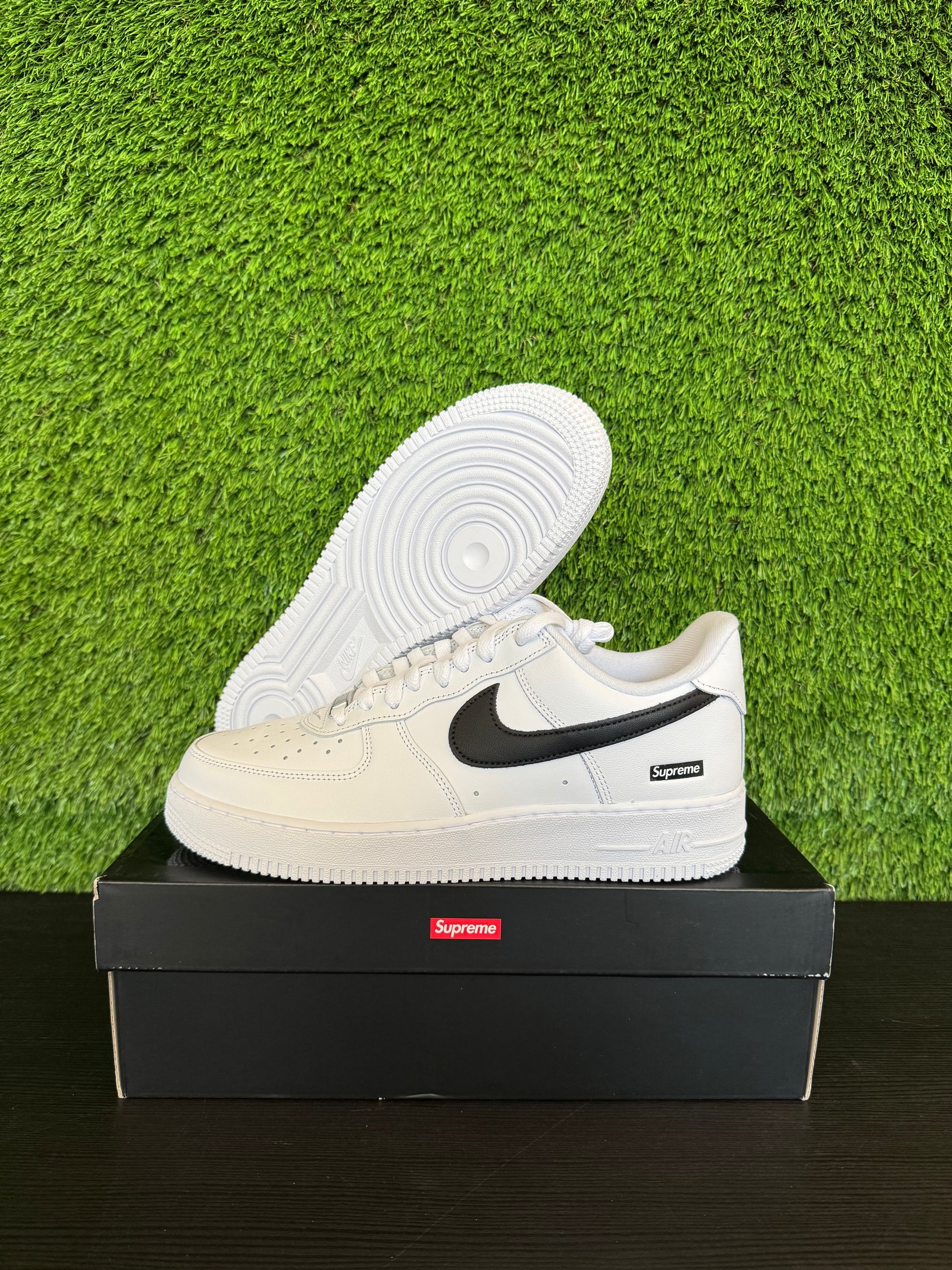 Nike Air Force 1 Low Supreme White Black