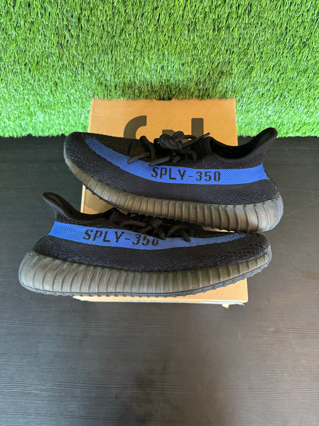 adidas Yeezy Boost 350 V2 Dazzling Blue