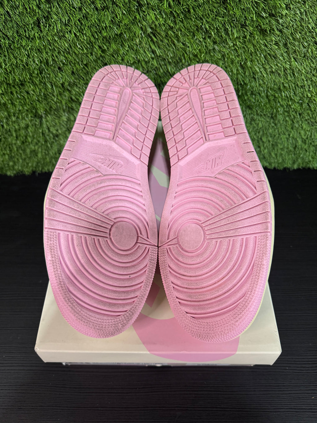 Jordan 1 Retro Low OG SP Travis Scott Shy Pink