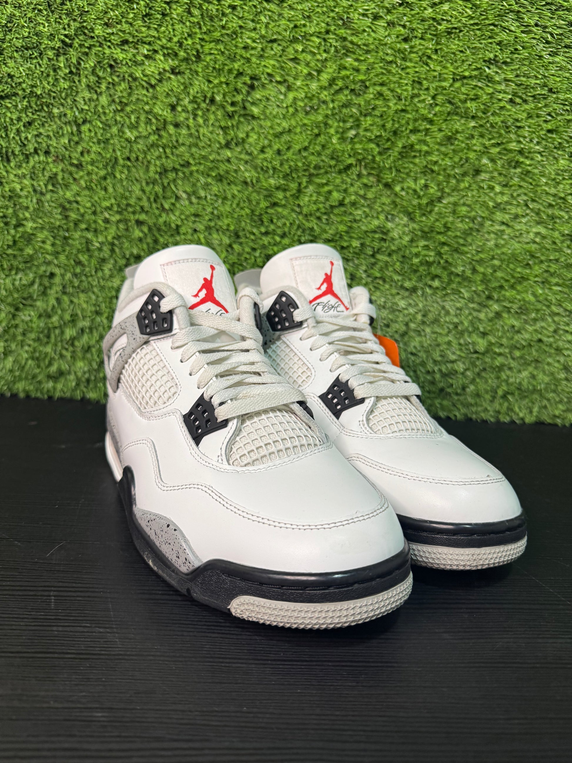 Jordan Retro 4 White cement