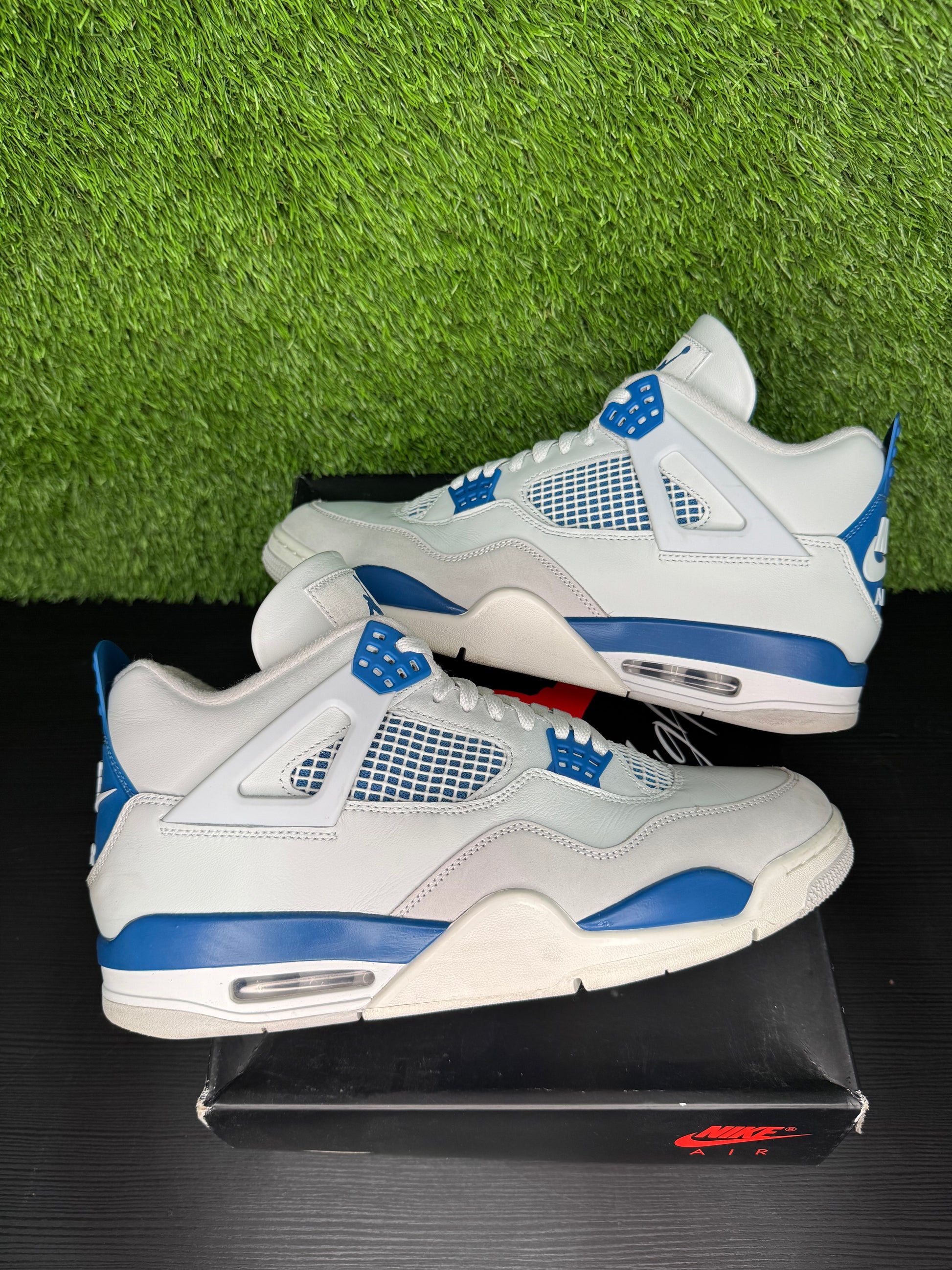 Jordan Retro 4 Military Blue