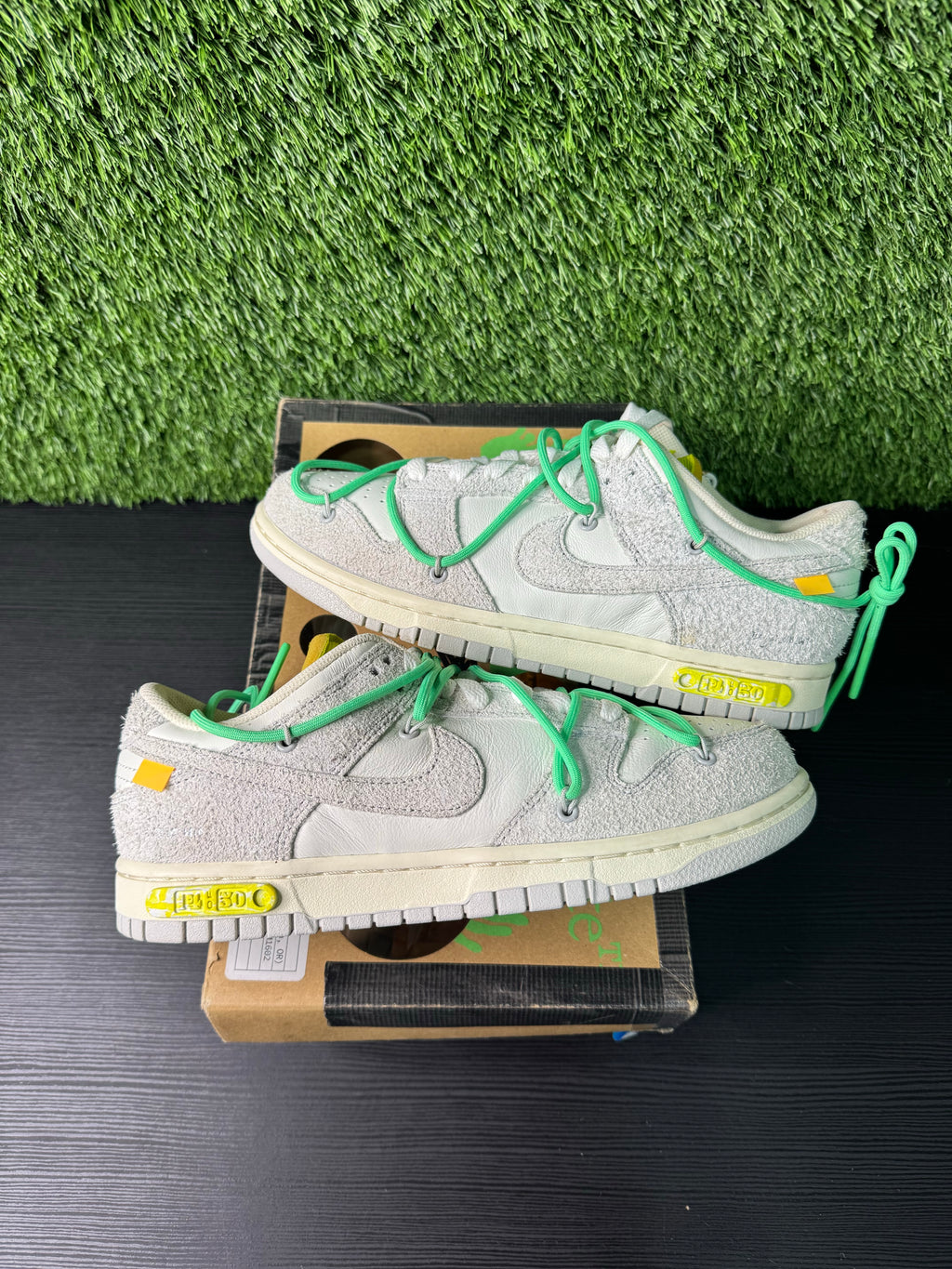 Off-White lot 14