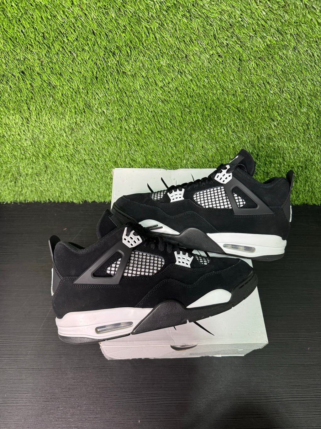 Jordan 4 white thunder