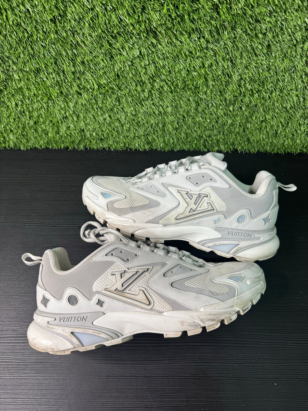 Louis Vuitton white/grey trainer