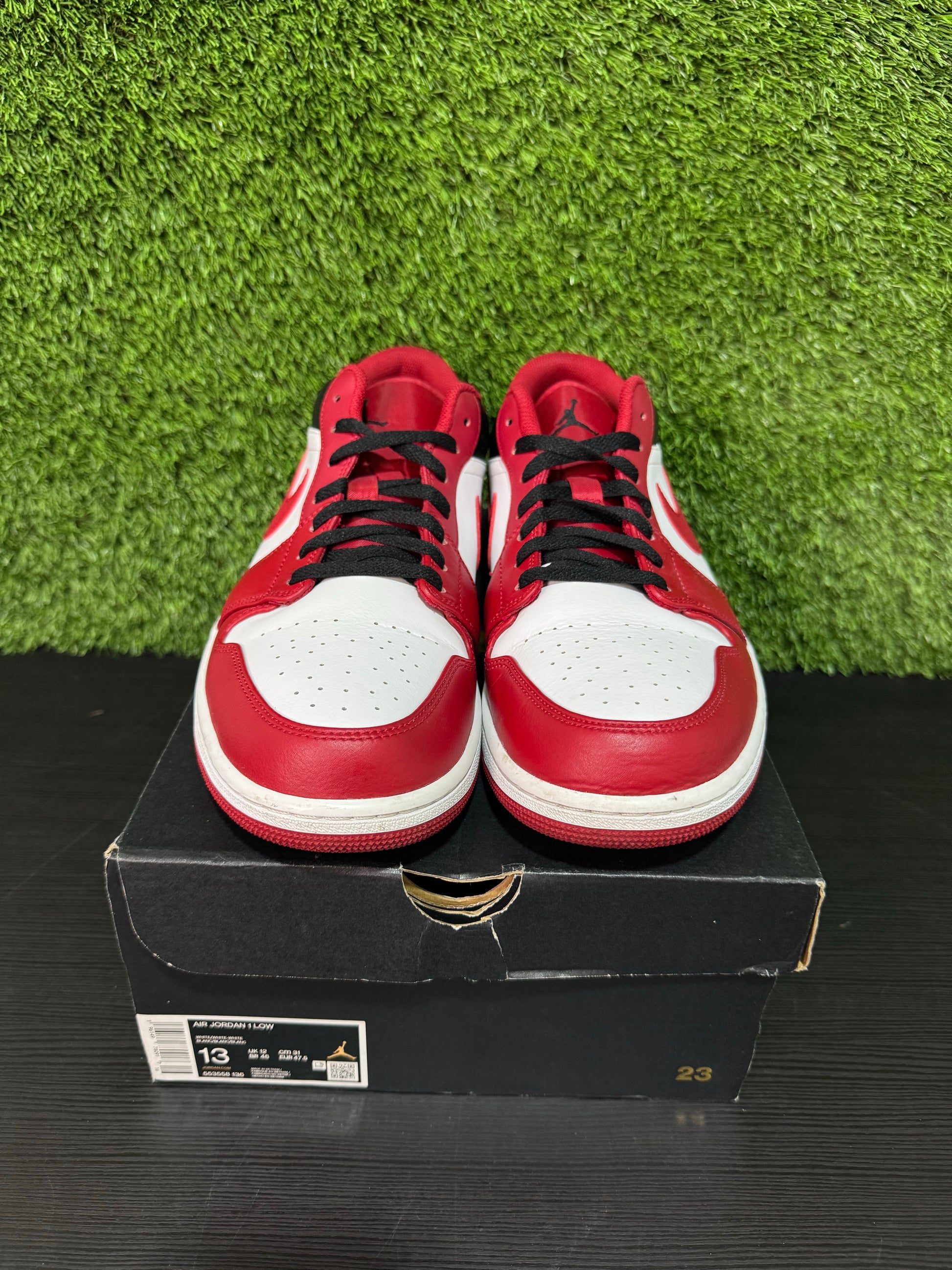 Jordan 1 Low Bulls