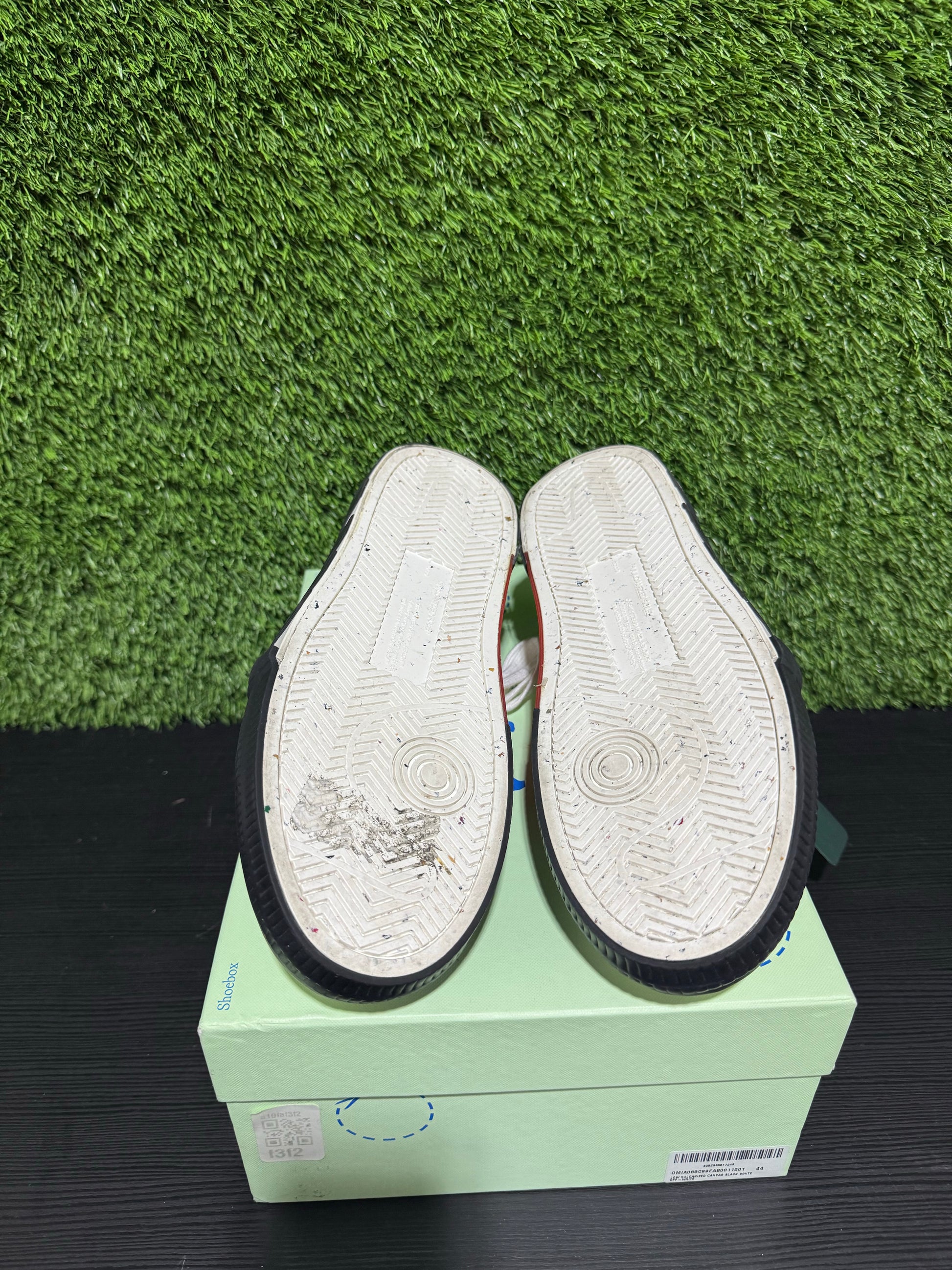 Off white vulcanized black white red