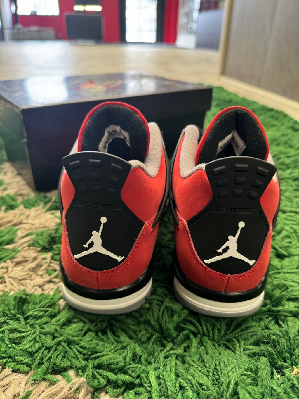 Jordan 4 Retro Toro Bravo