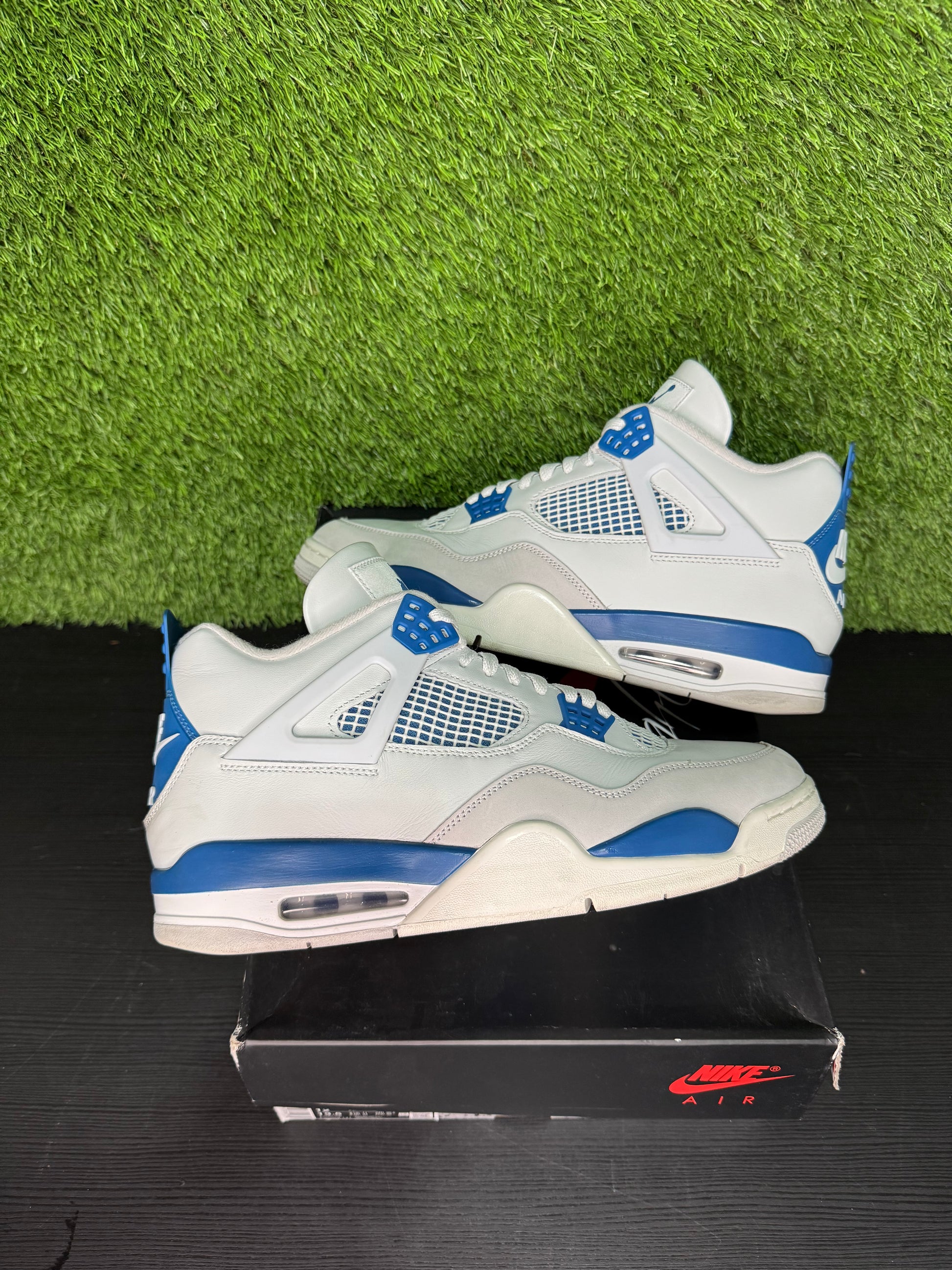 Jordan Retro 4 Military Blue
