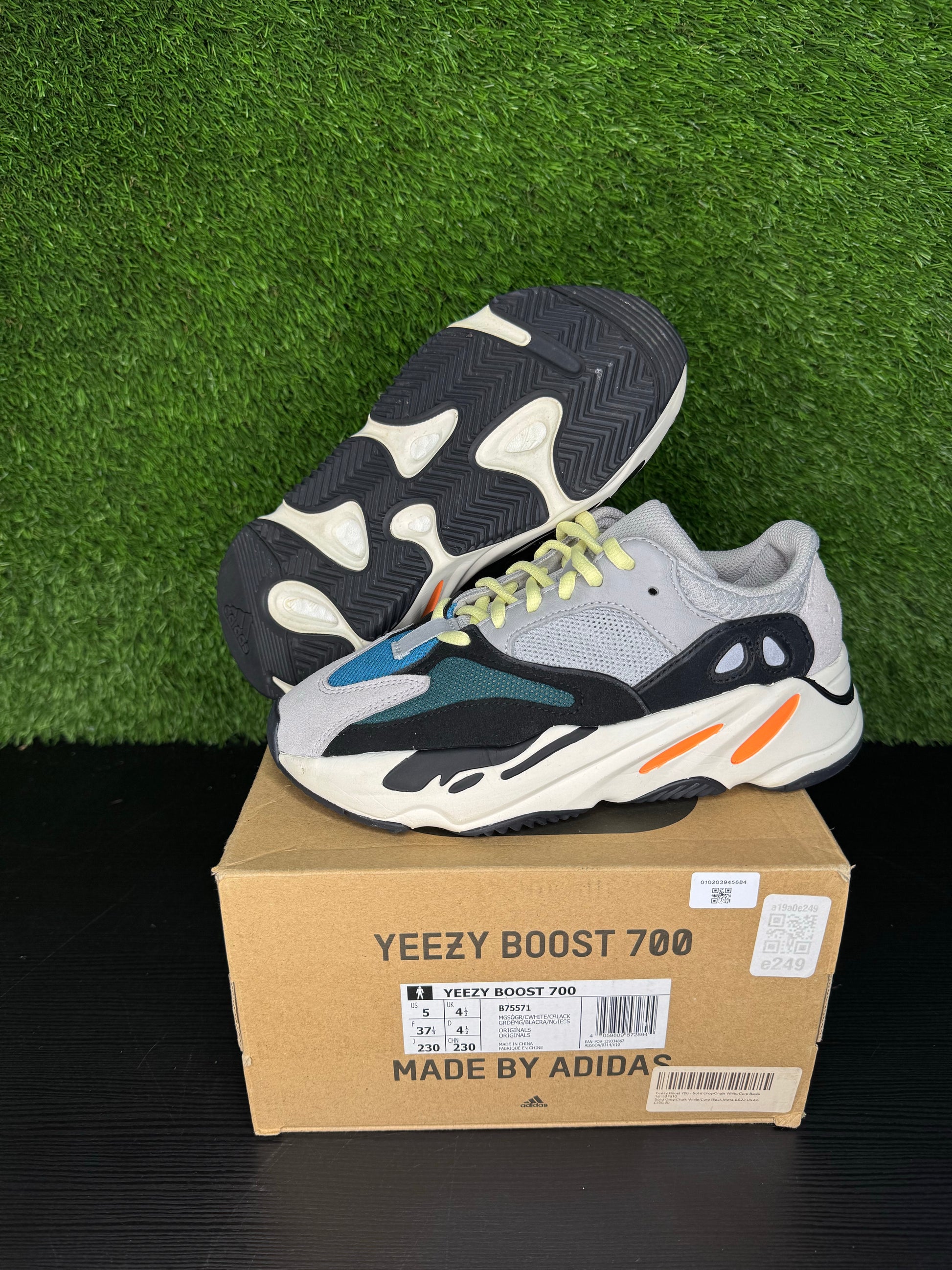 adidas Yeezy Boost 700 Wave Runner (Kids)