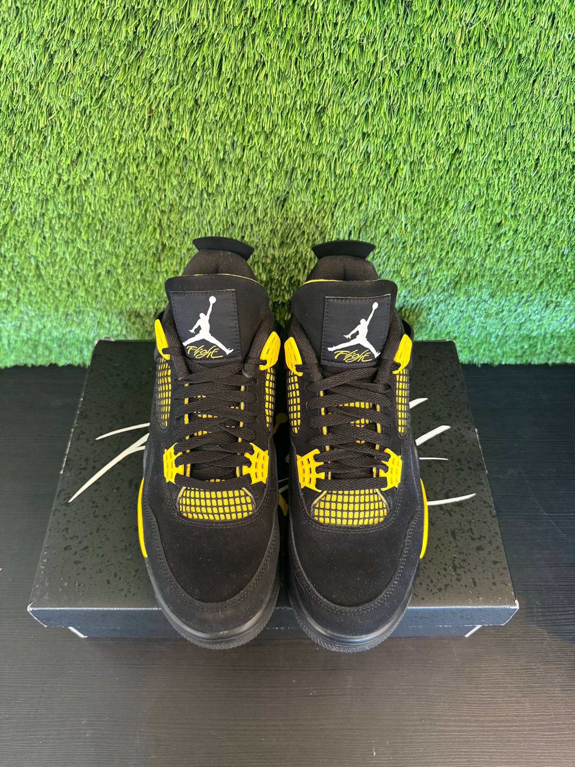 Jordan 4 Retro Thunder (2023)