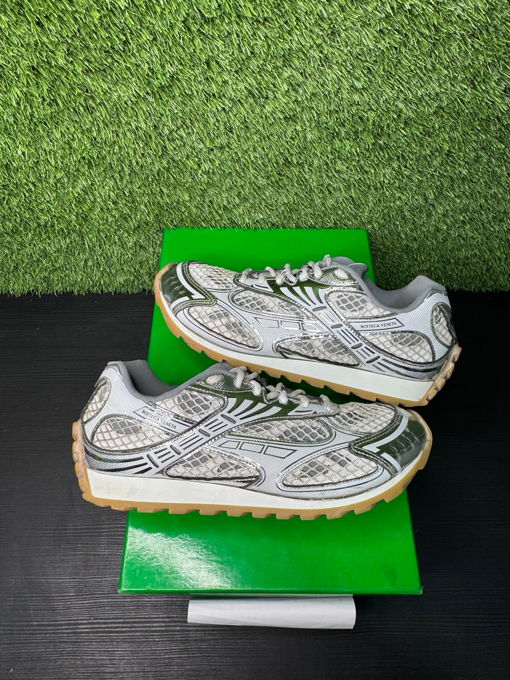 Bootega Veneta Orbit Sneaker Silver