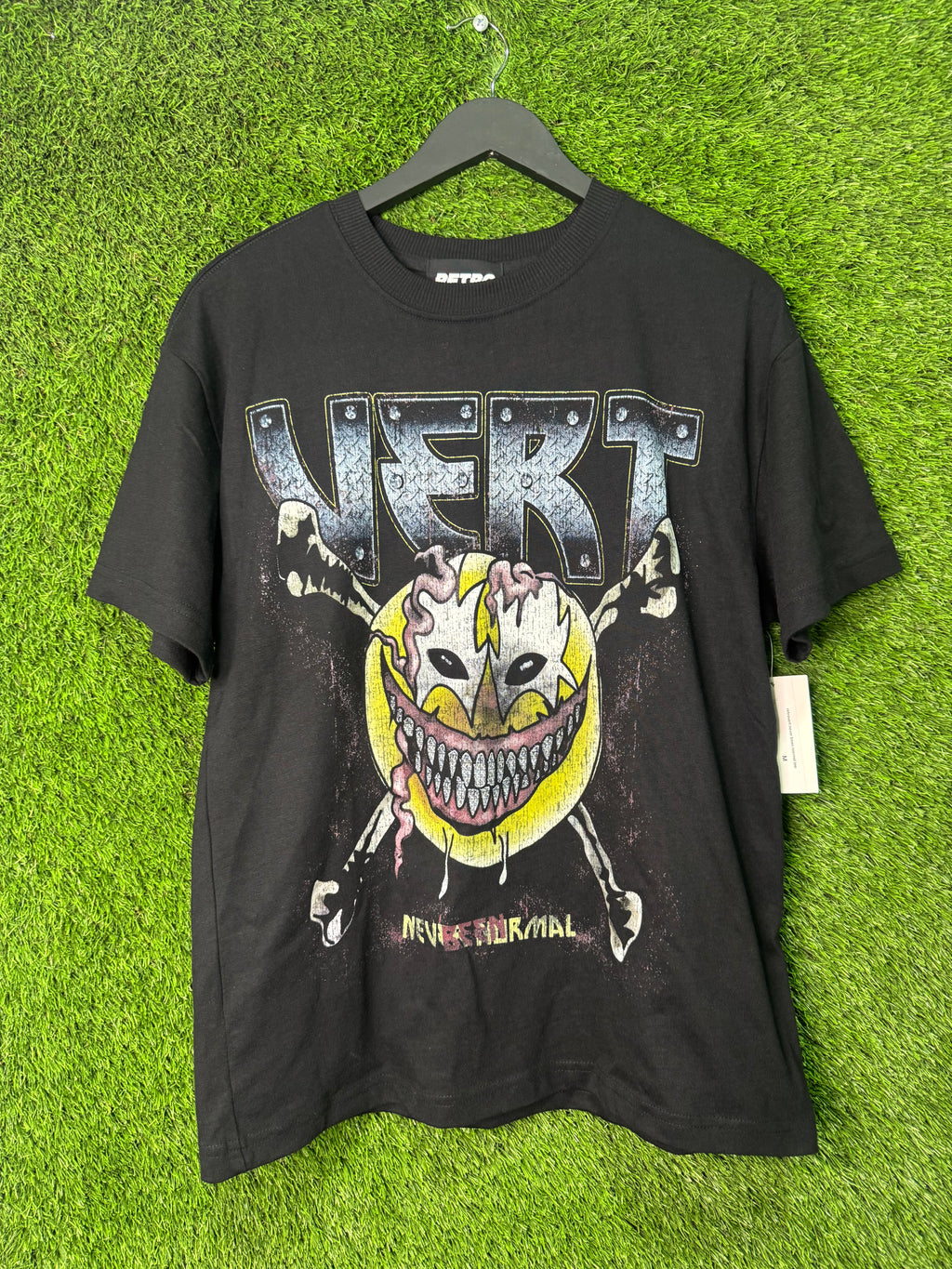 Retrovert never been normal tee (black)