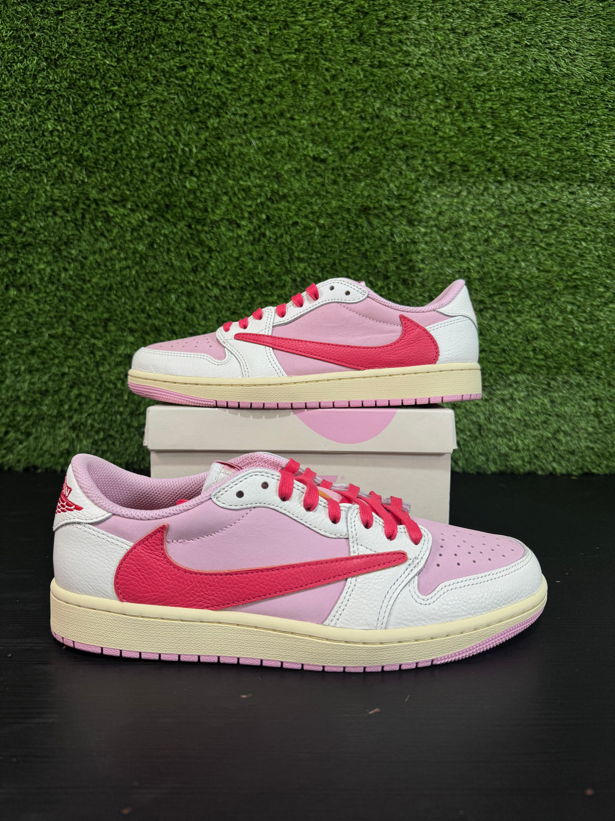 Jordan 1 Retro Low OG SP Travis Scott Shy Pink