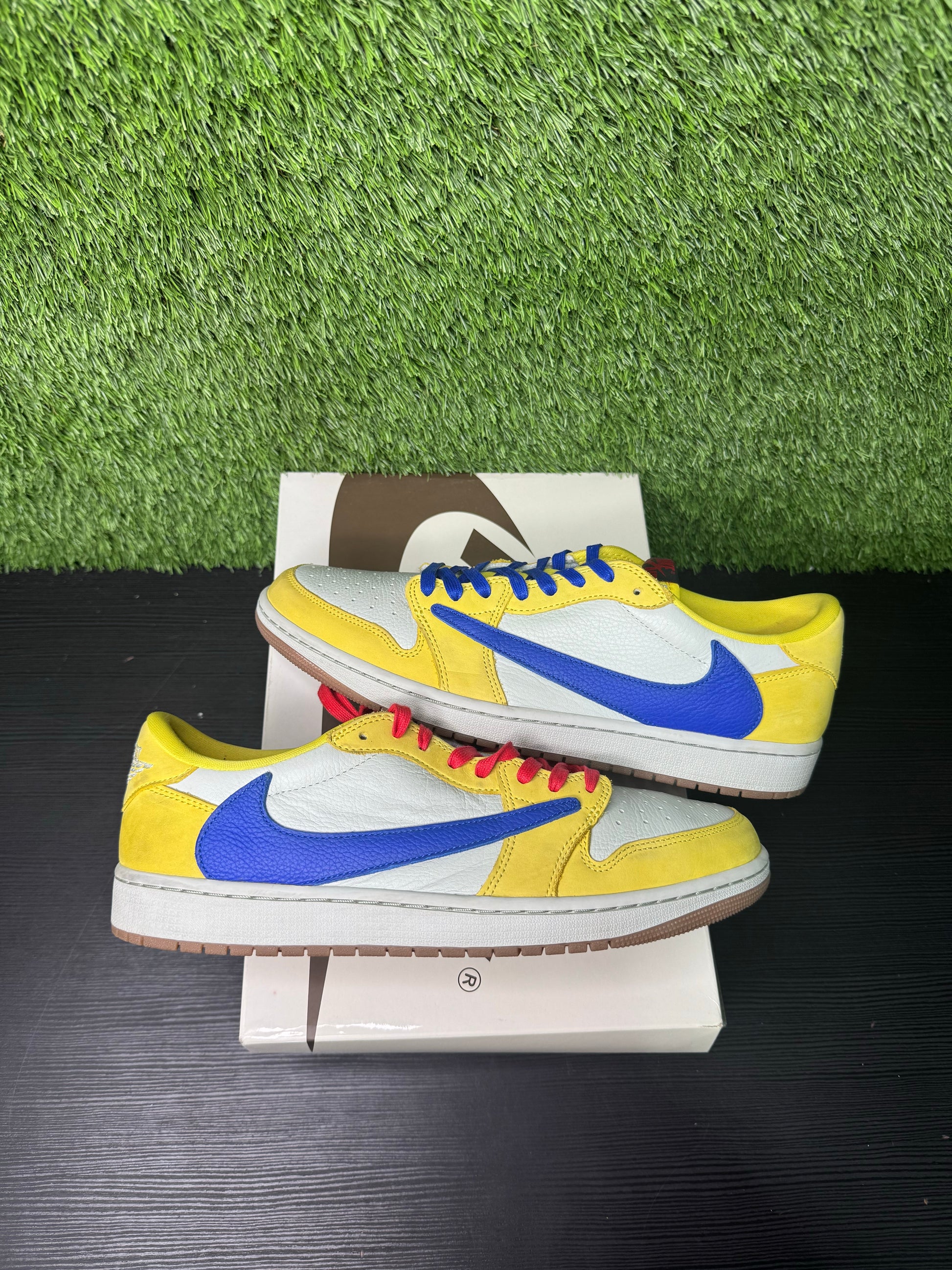 Jordan 1 low Travis Scott canary