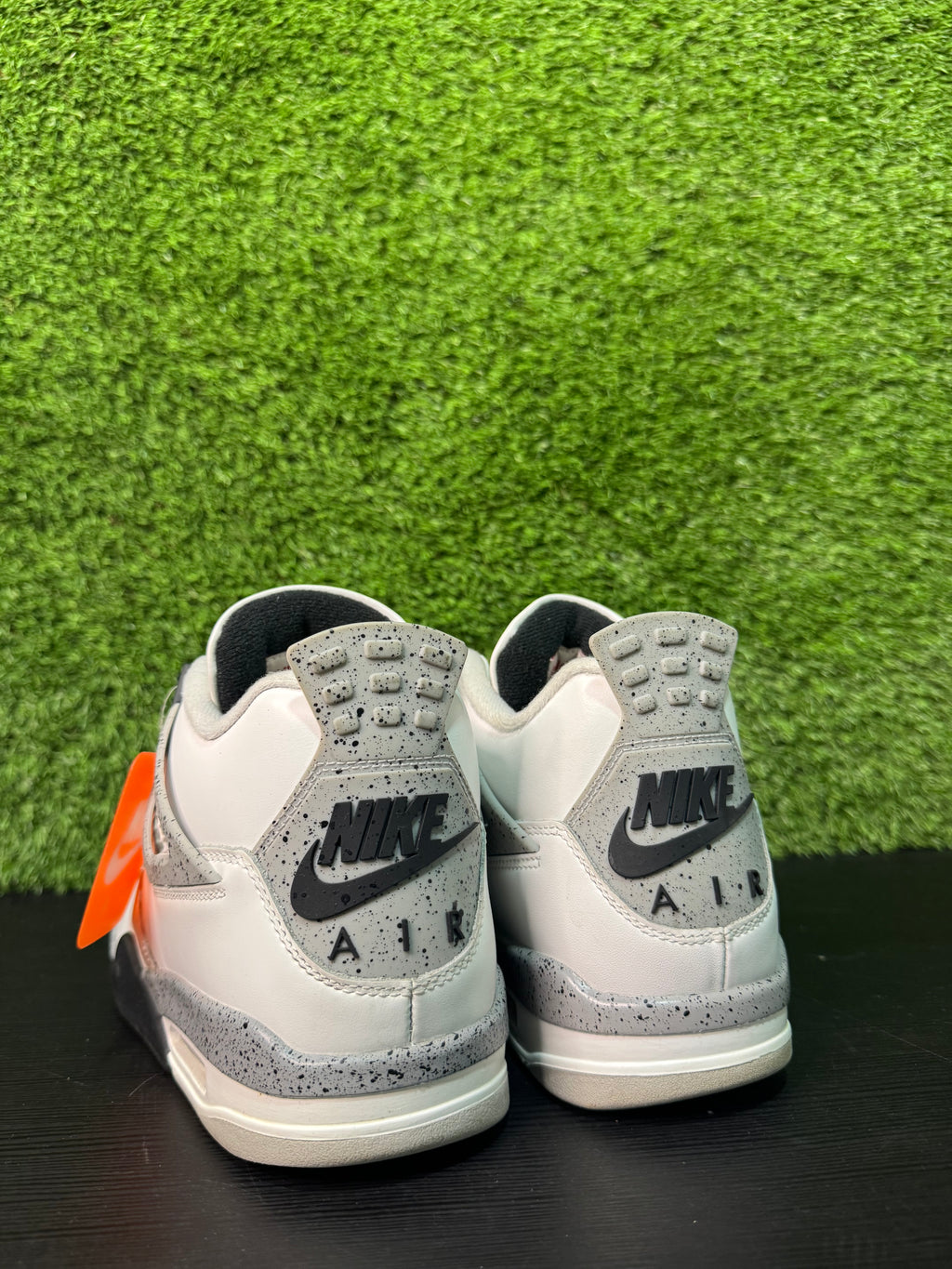 Jordan Retro 4 White cement