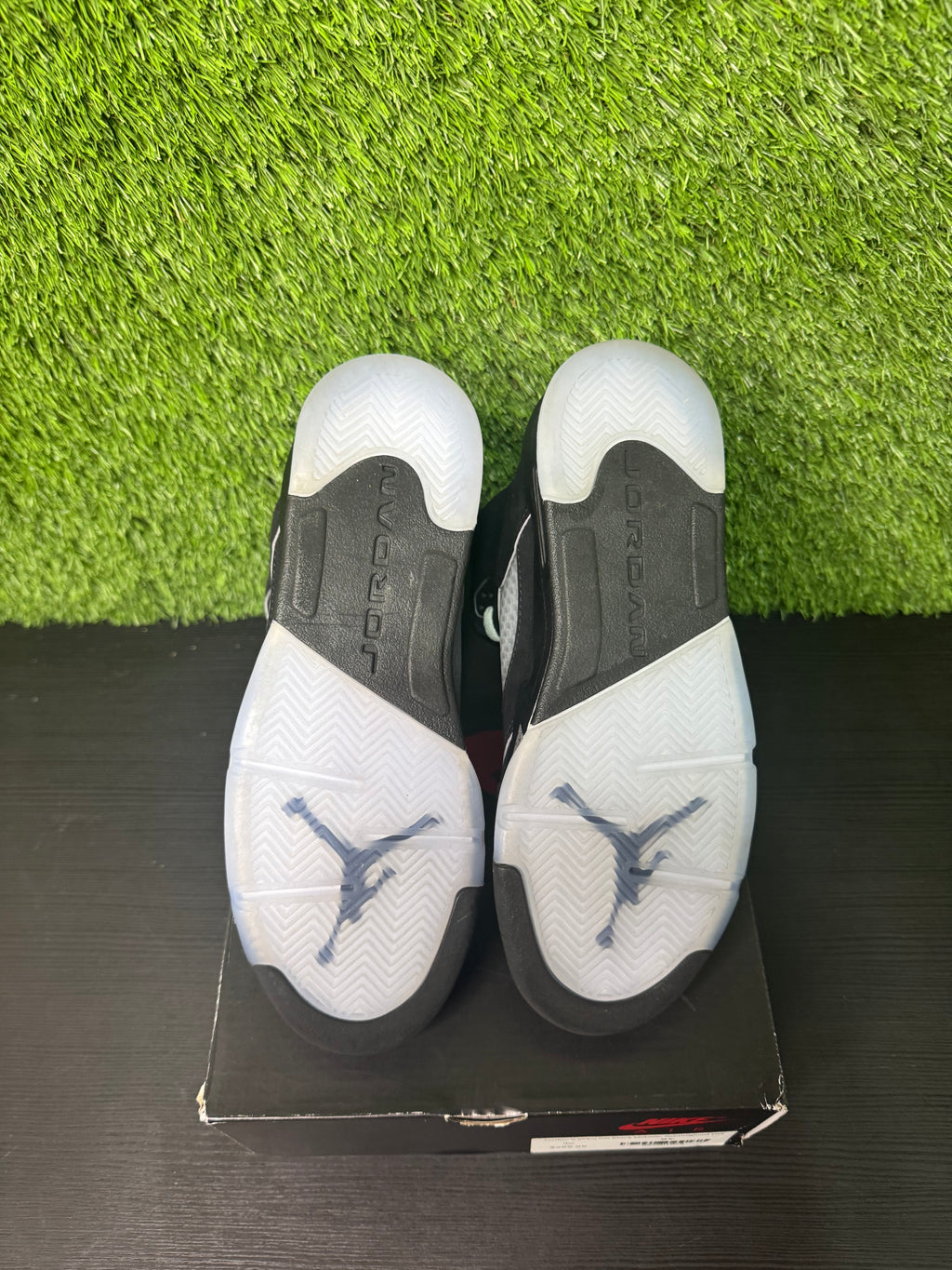 Jordan 5 metallic black