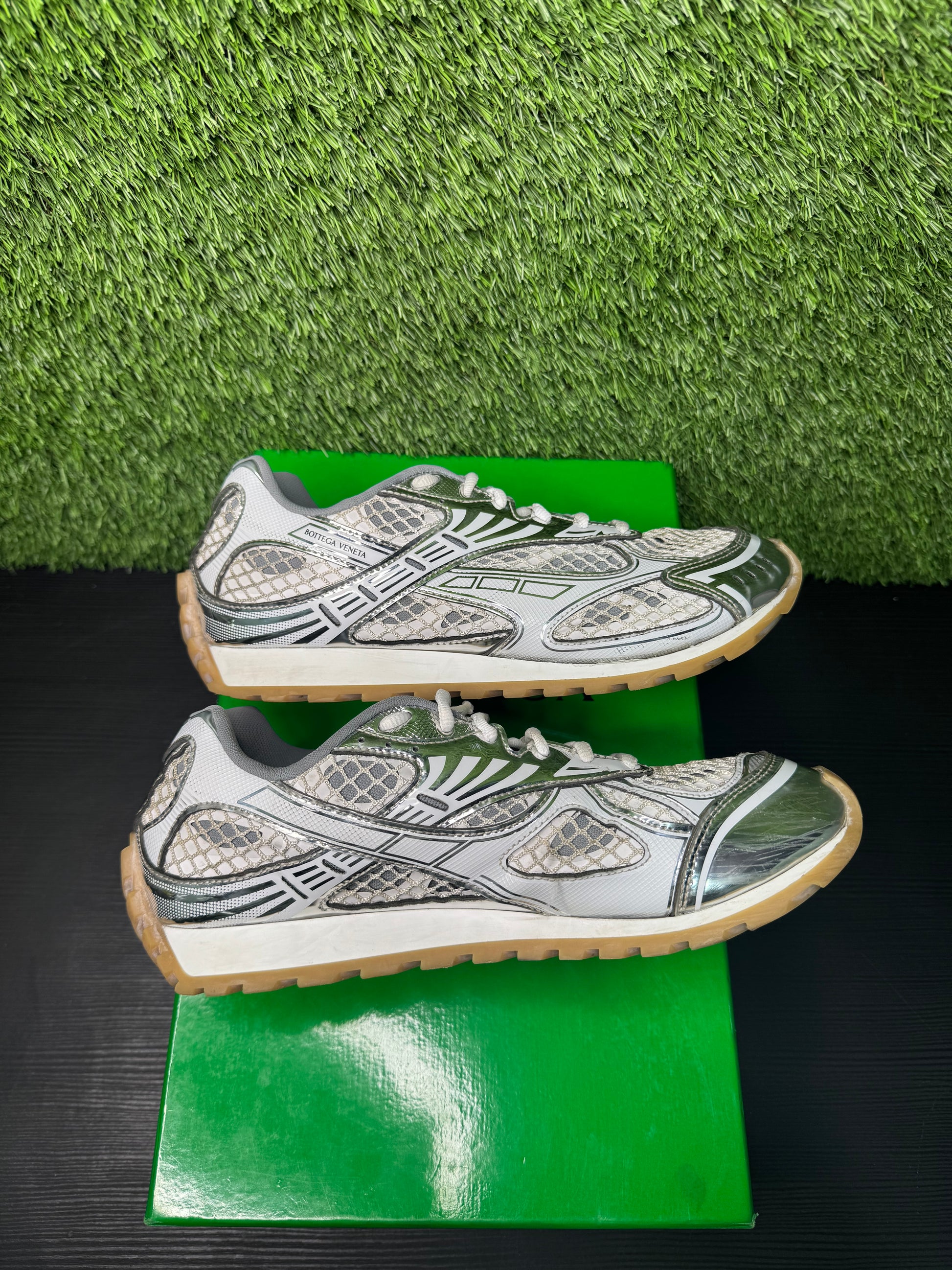 Bootega Veneta Orbit Sneaker Silver