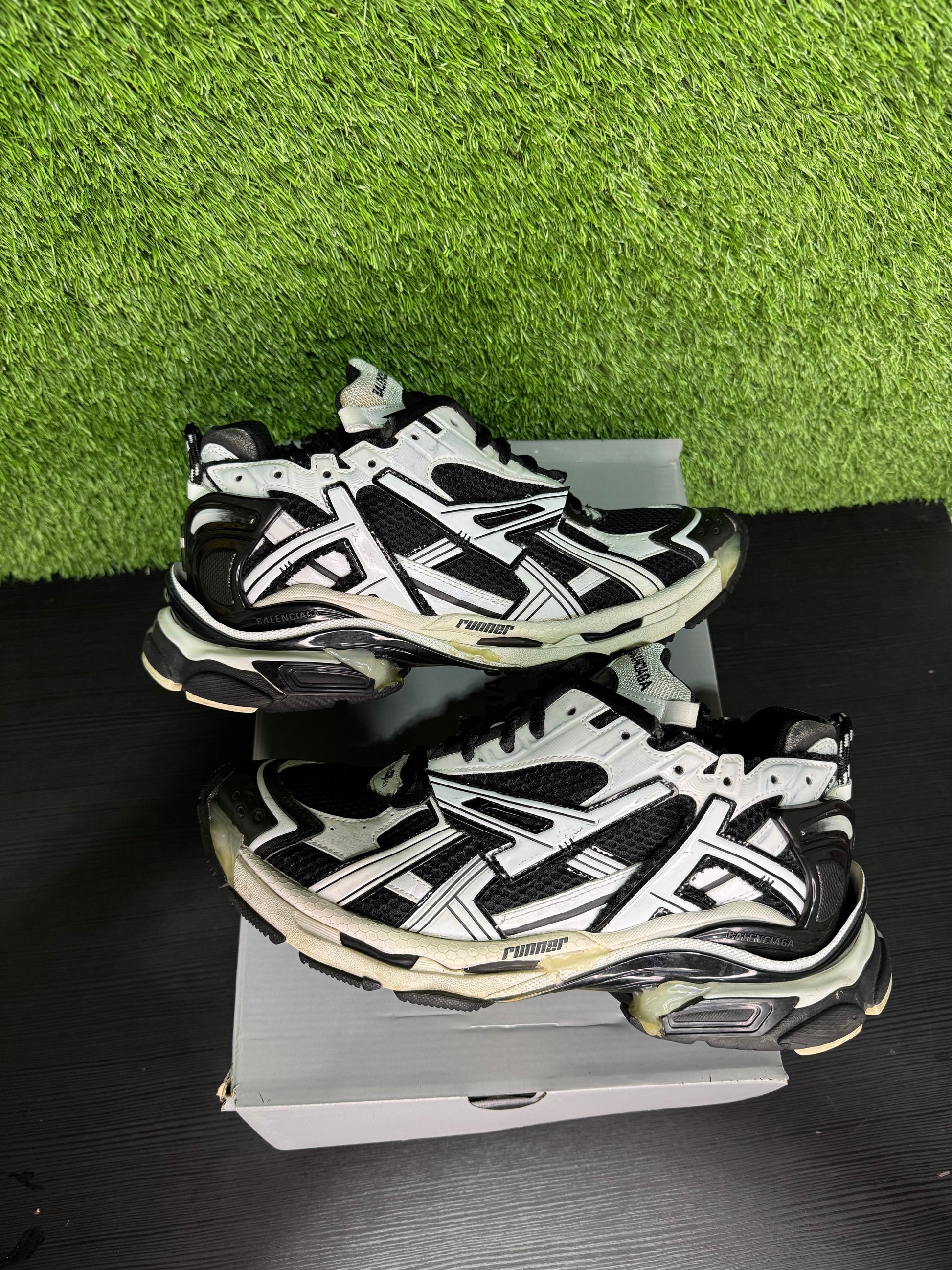 Balenciaga Runner Track white/black