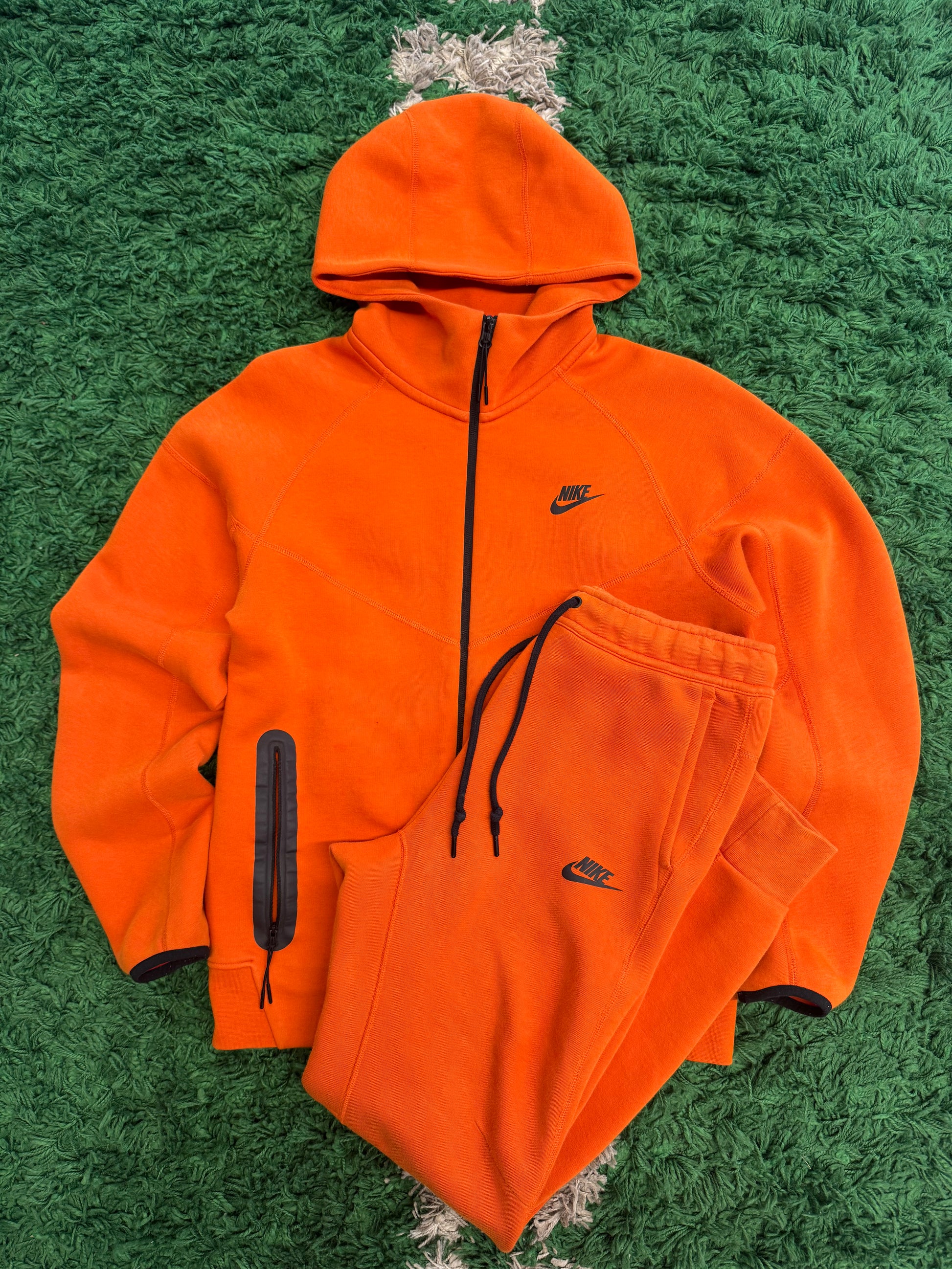 Nike Tech Outfit Orange