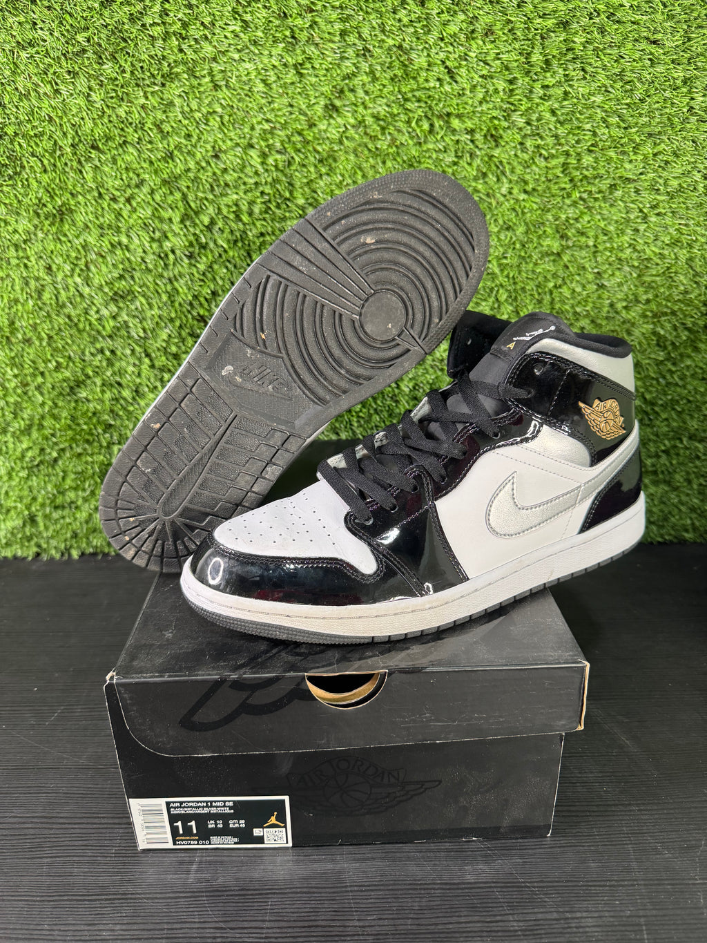 Jordan 1 Mid Patent Black Metallic